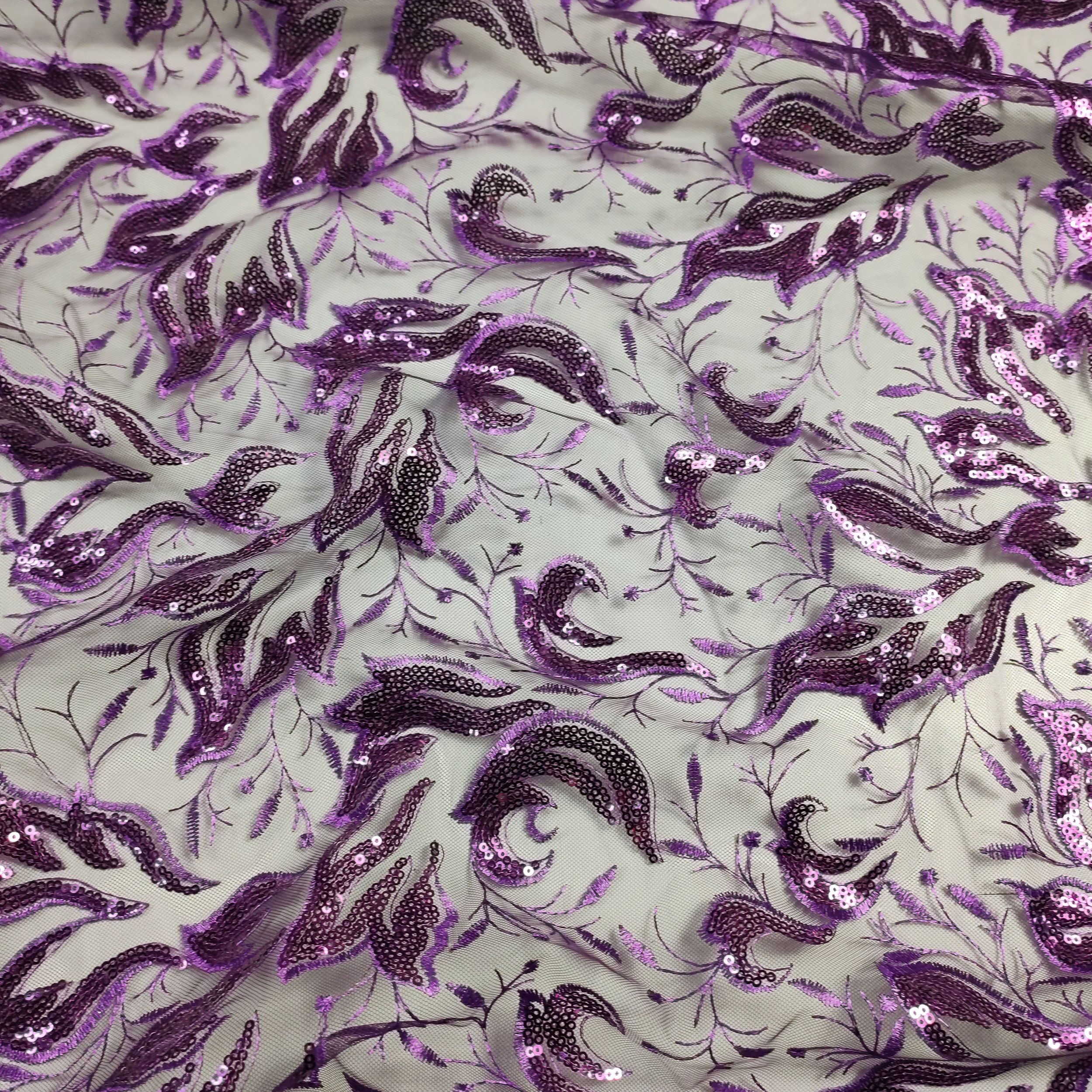 Feuilles de tulle brodées avec paillettes violet Image