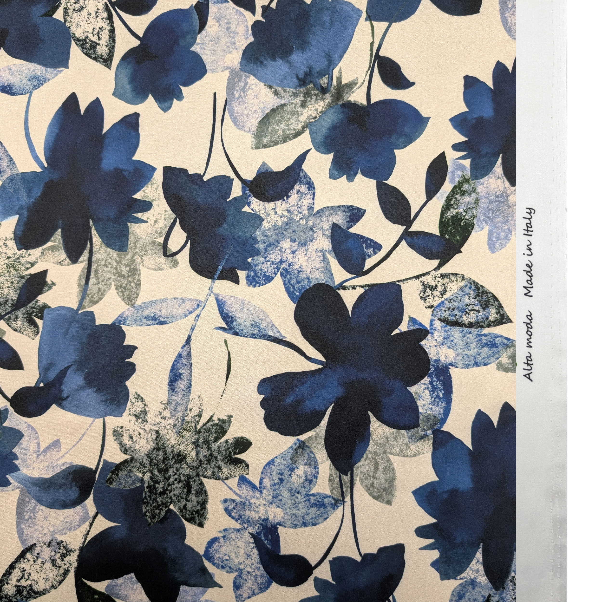 Ensemble de satin haute couture fleurs bleues Image