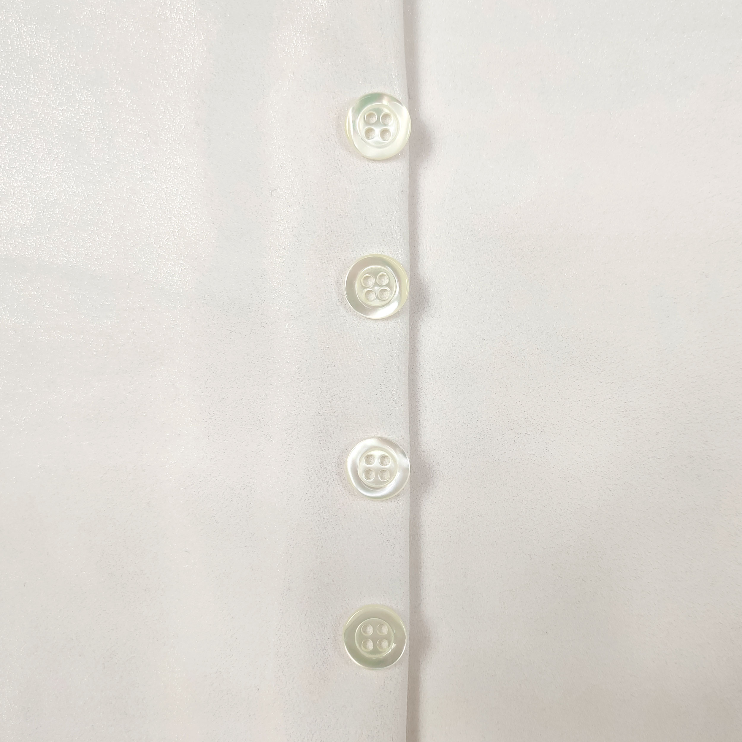 Bouton de nacre naturelle à 4 trous