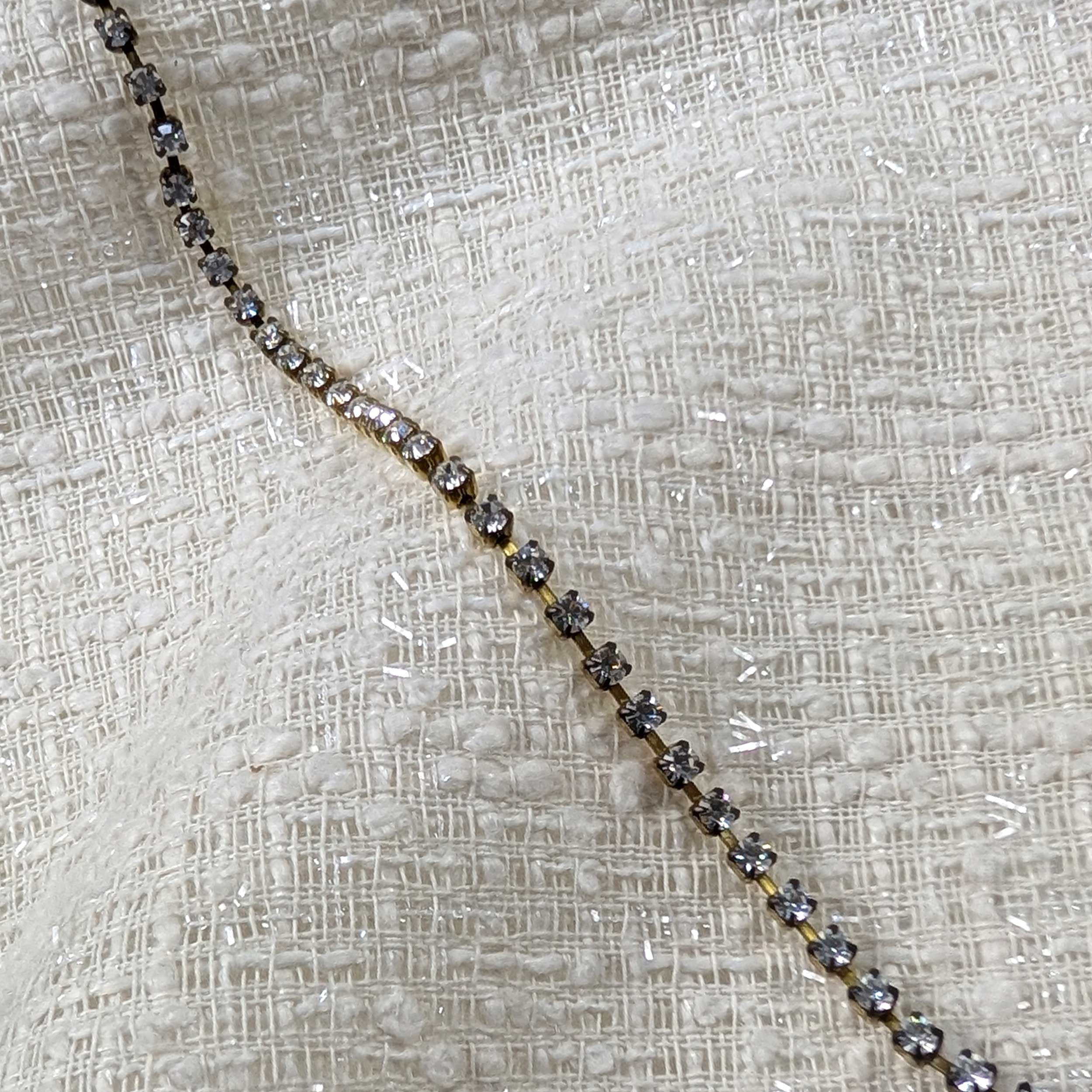 Cadena dorada con brillantes Image