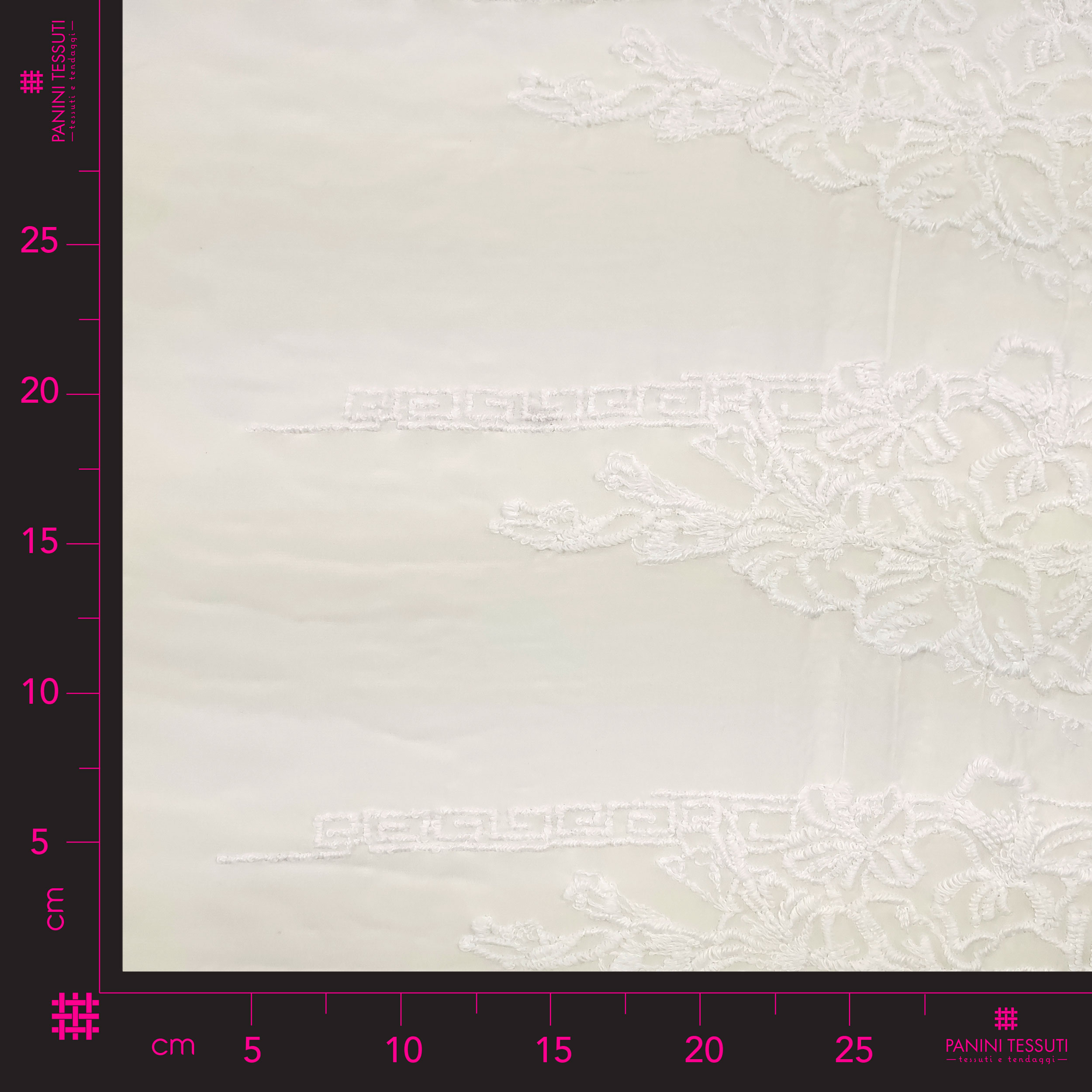 Tissu de mousseline brodée Double feston blanc