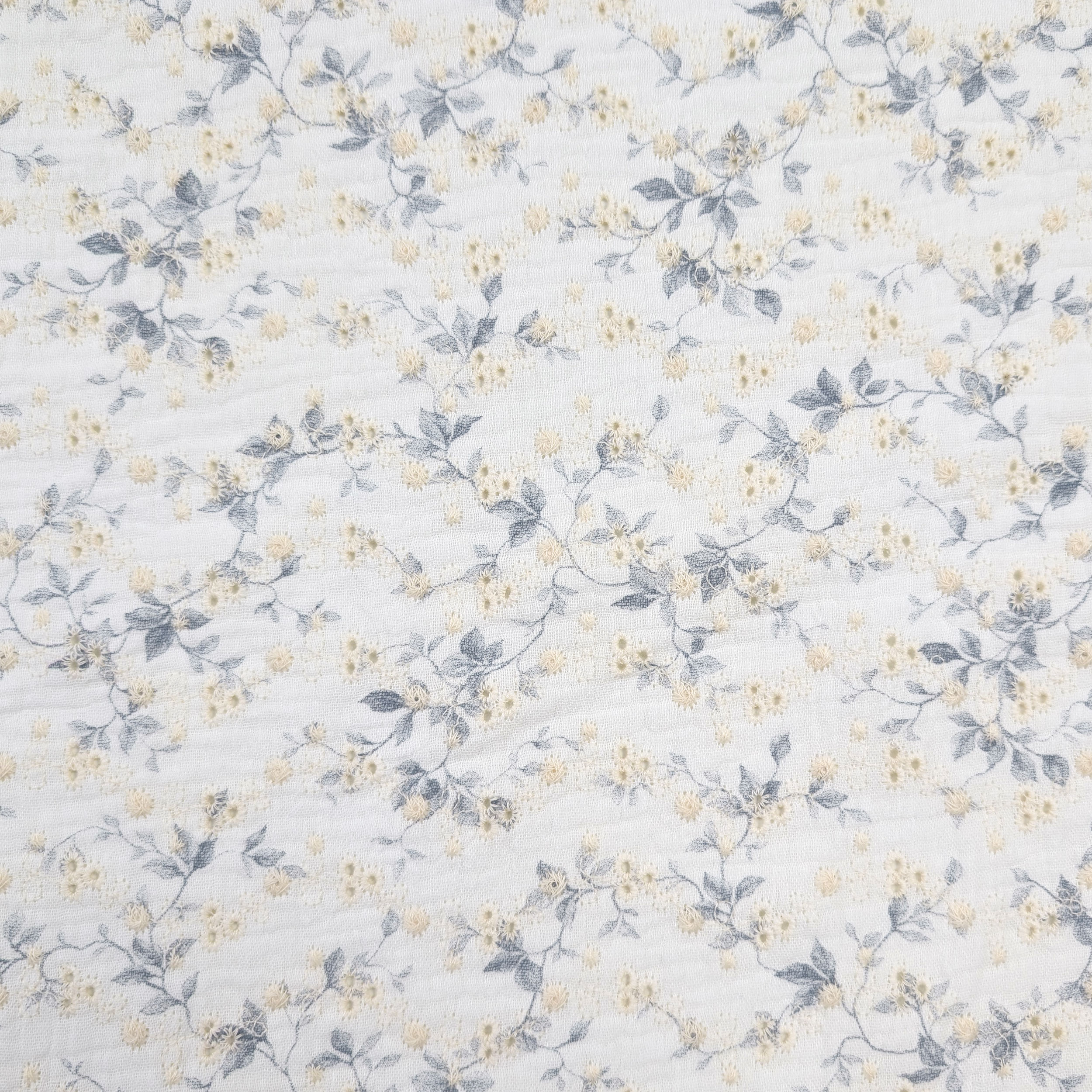 Sangallo Double Mousseline blanche Branches bleues et fleurs crème Image