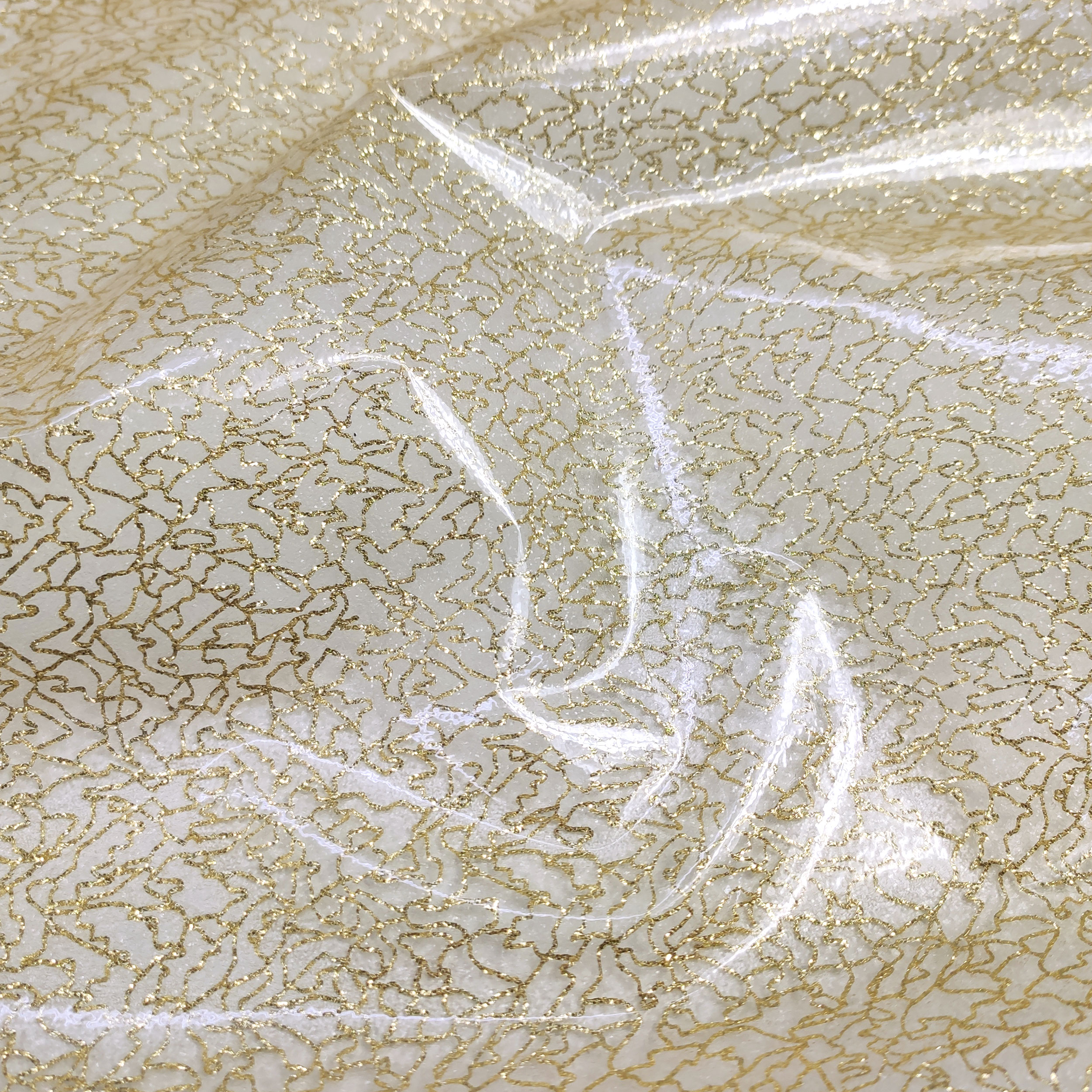 Nappe plastifiée à motifs pailletés or