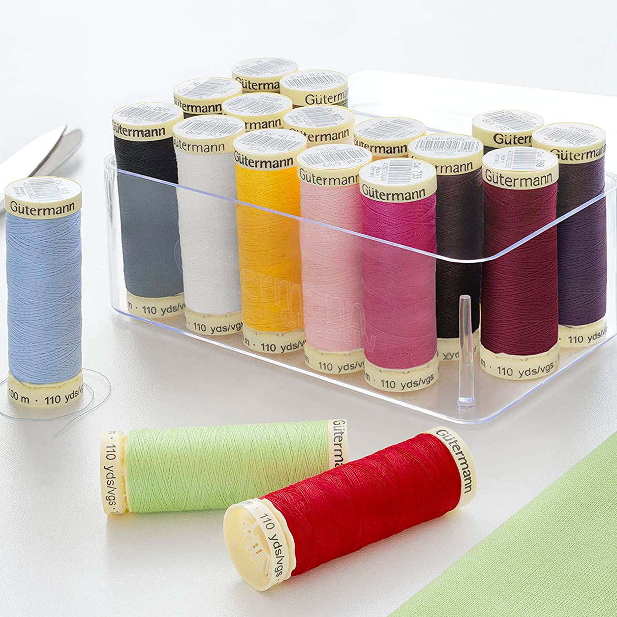 Carretes Gutermann 18 carretes con caja transparente