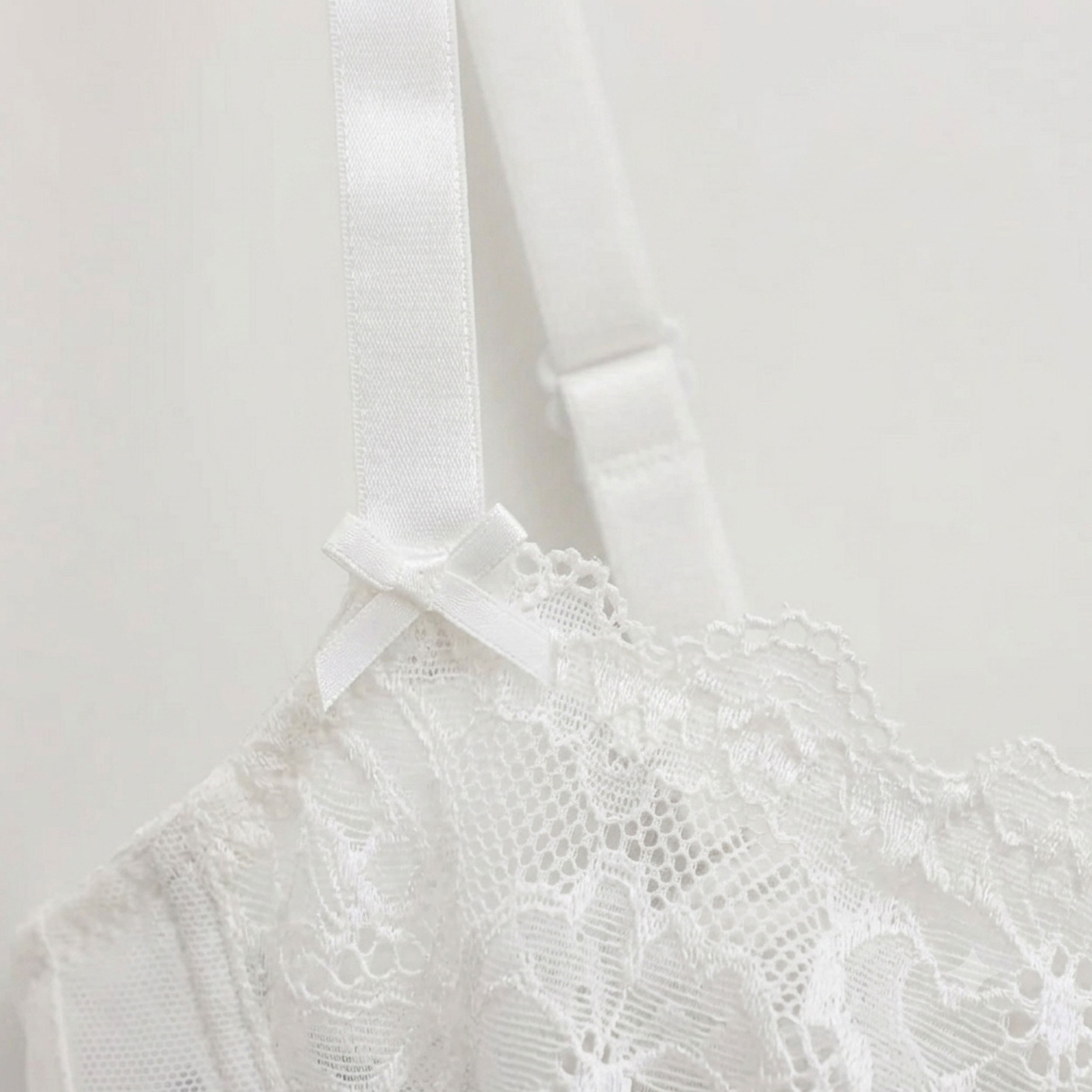 Lepel Balconette Underwired Bra in White Lace Image