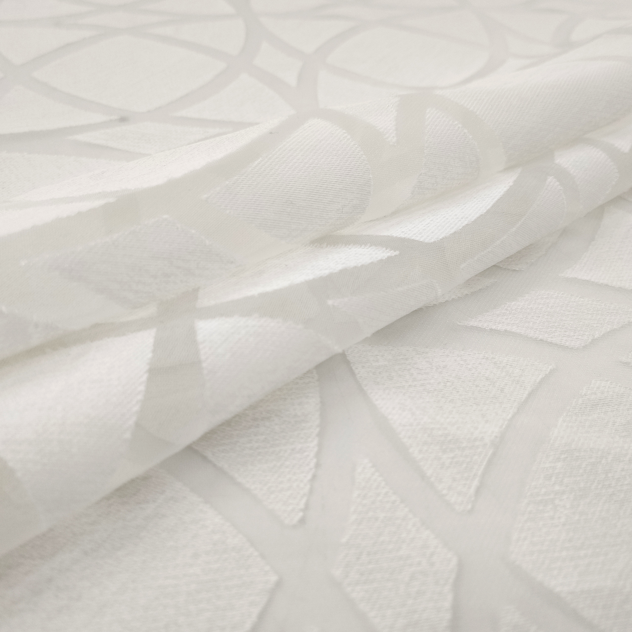 Tissu de rideau Devorè géométrique blanc