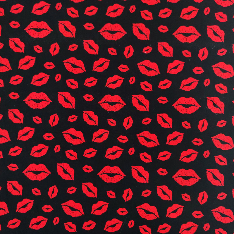 Tessuto Cotone Kiss Sfondo Nero