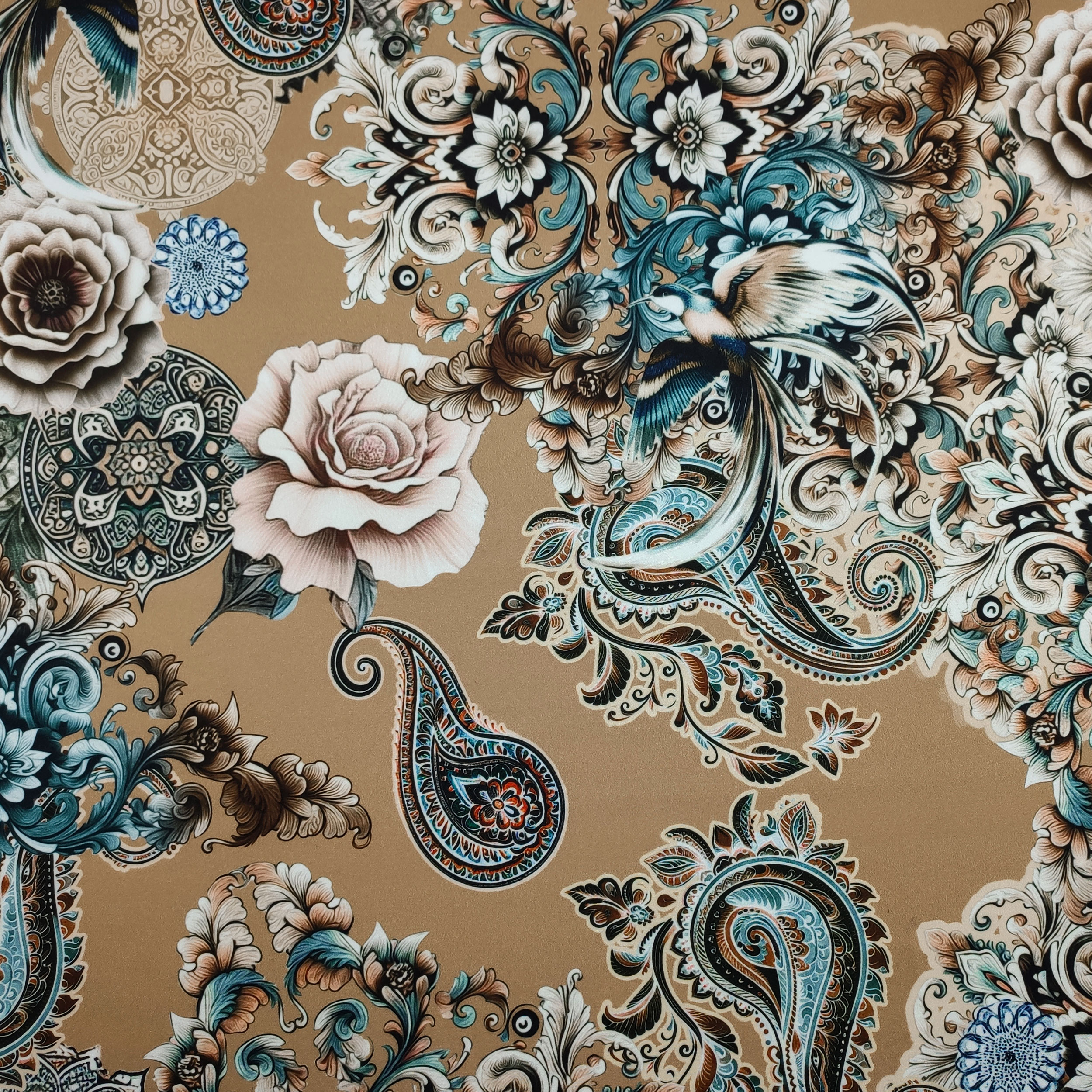 Ensemble de satin haute couture Fantaisie en cachemire avec roses Image
