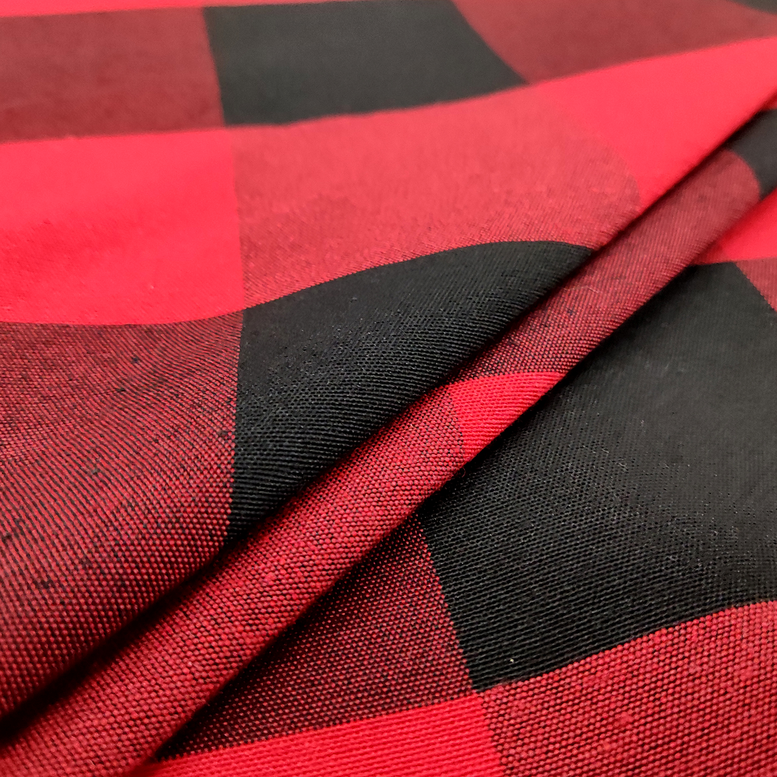 Tessuto-Misto-Cotone-a-Quadri-Grandi-Rosso-e-Nero