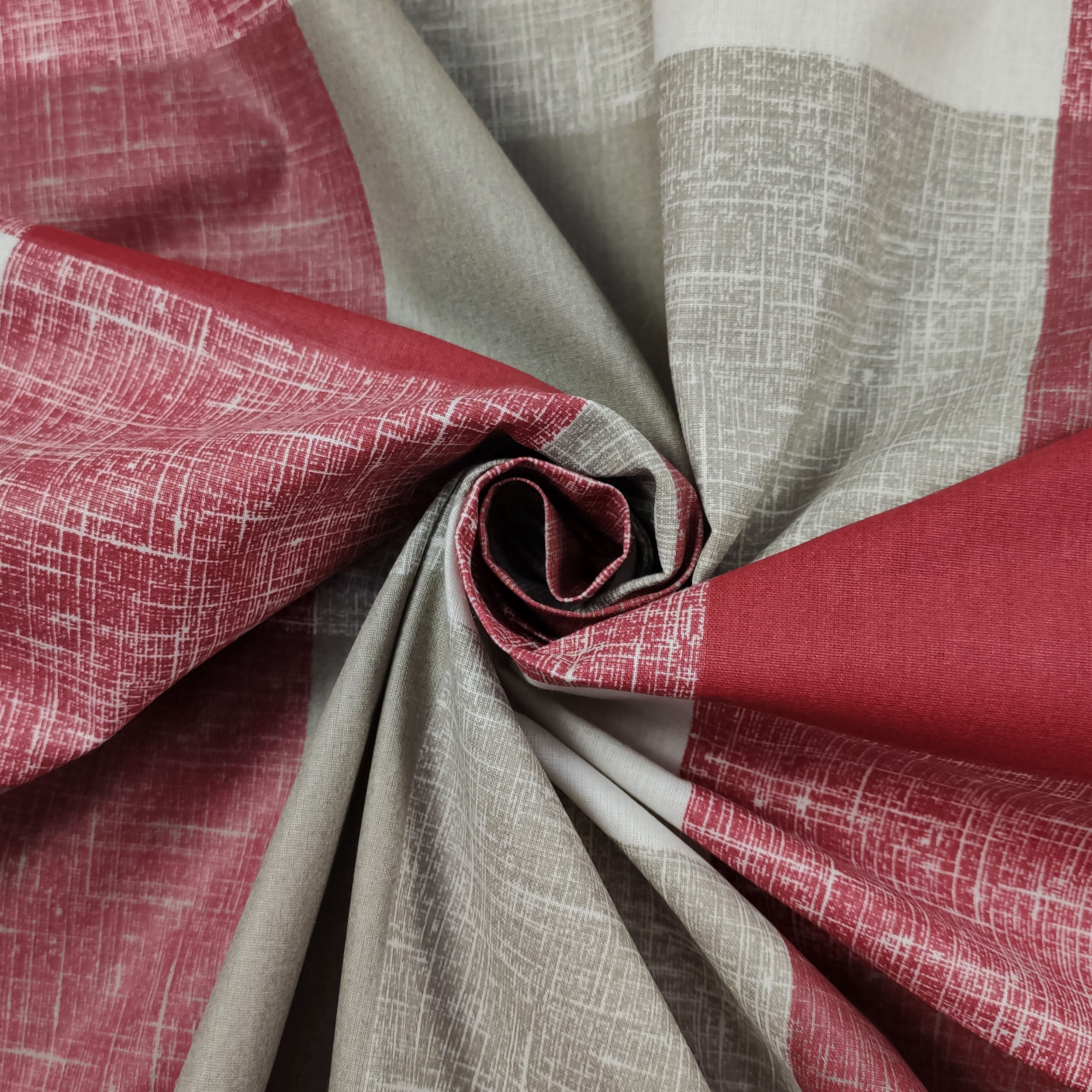 Rot und Beige karierter Baumwollstoff