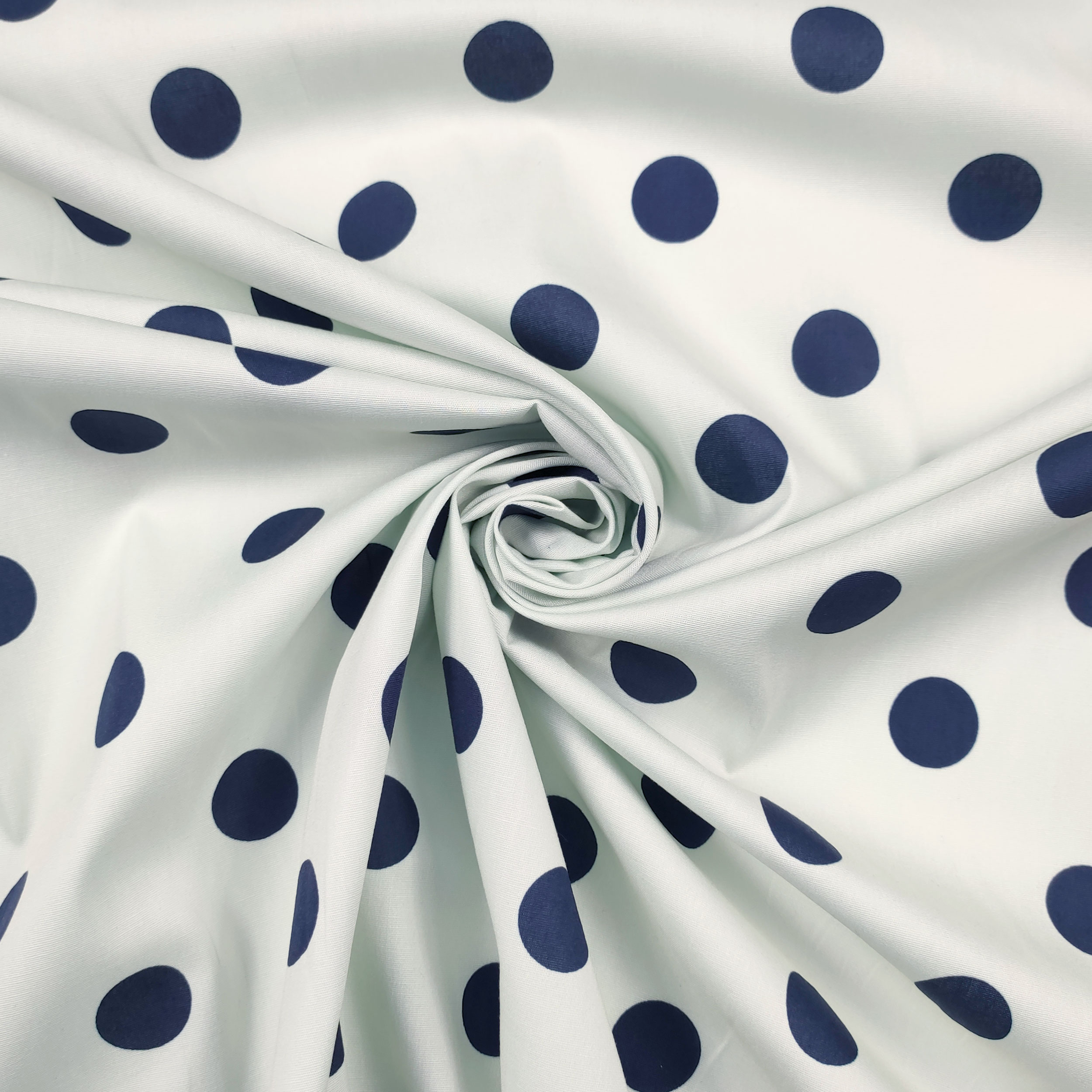 Baumwollsatin Große und kleine Polka Dots Hellblauer Hintergrund
