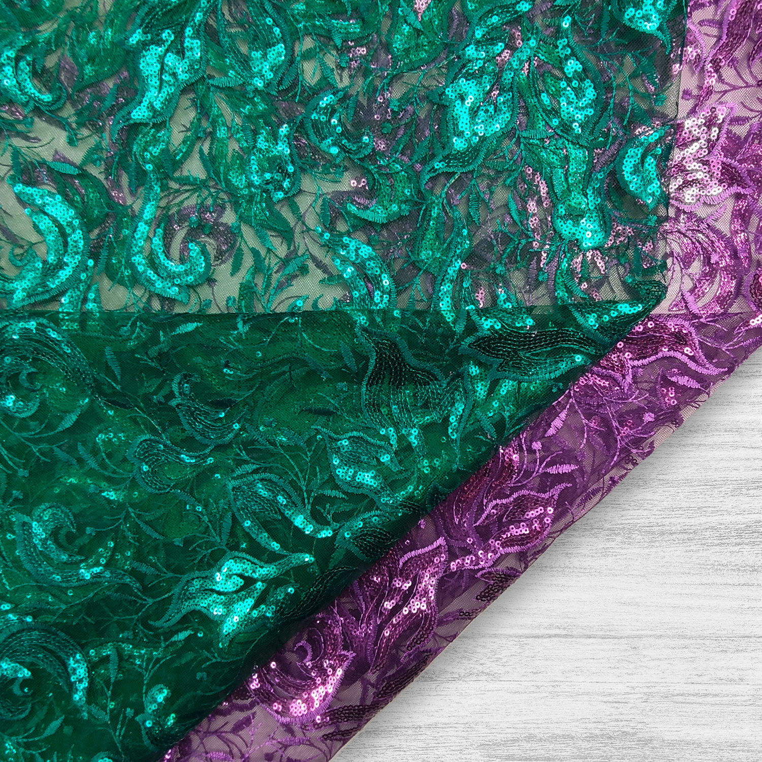 Feuilles de tulle brodées avec paillettes violet Image