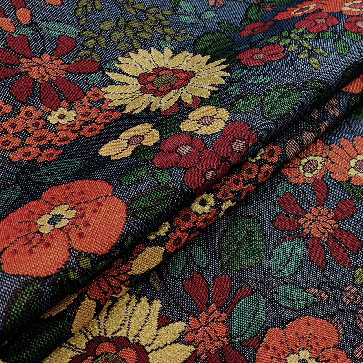 Gobelino estampado de flores con inserciones de lúrex