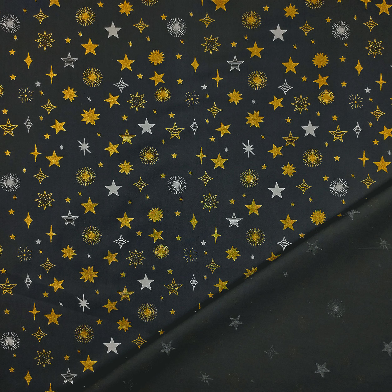 Tela de algodón Estrellas Oro Fondo Blanco Gris