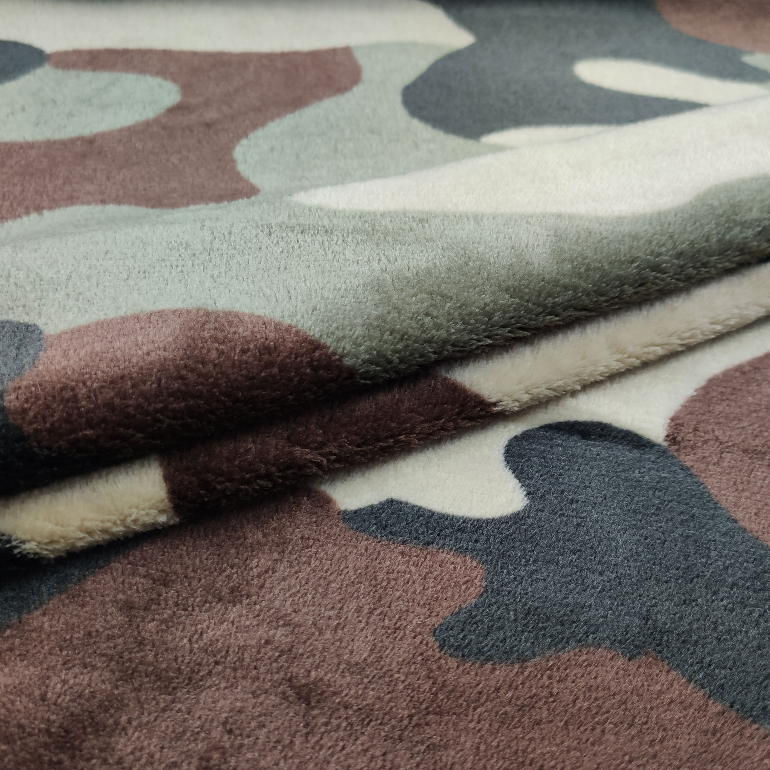 Forro polar de cachemira con estampado de camuflaje