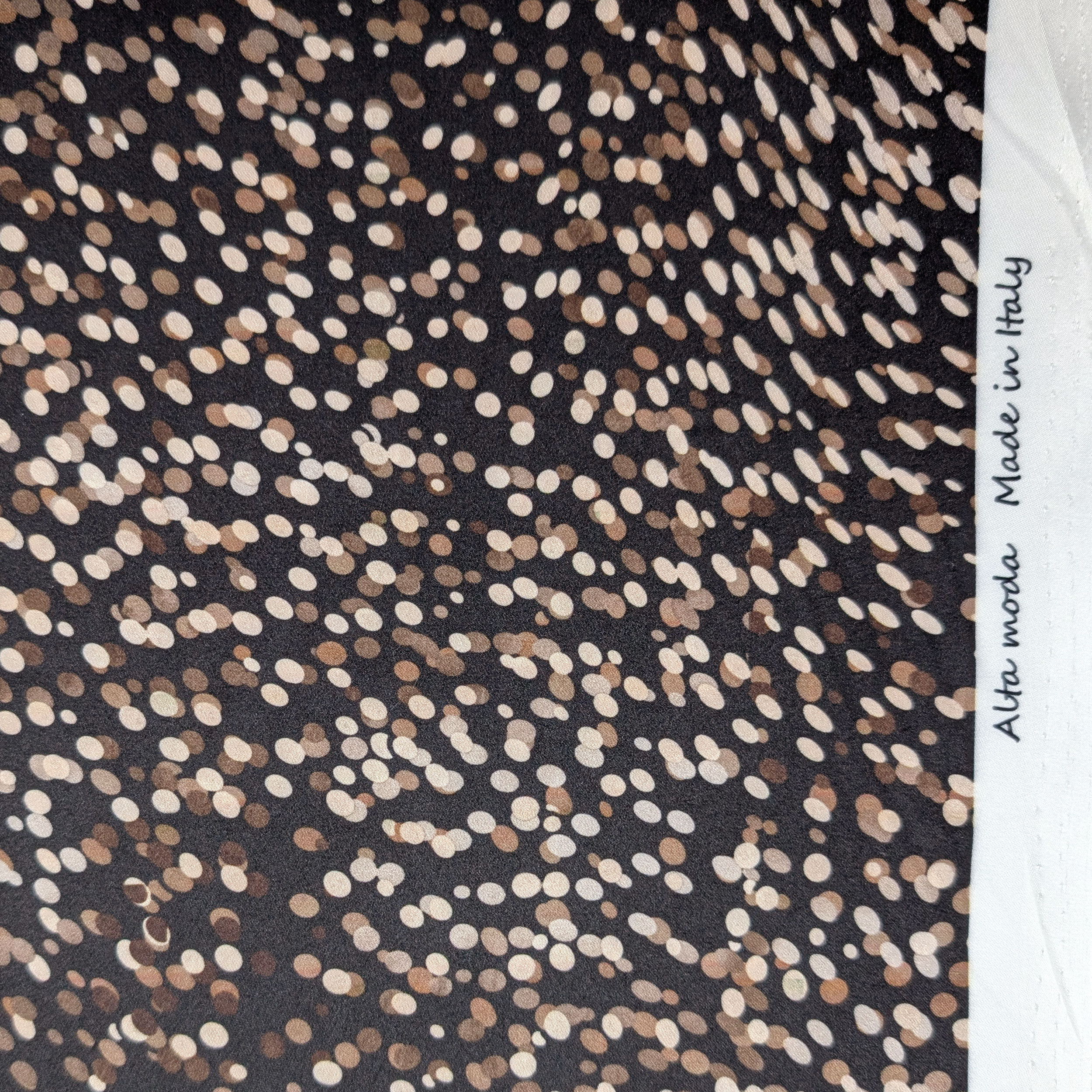 Satin Set High Fashion Polka Dot Tones Beige Image