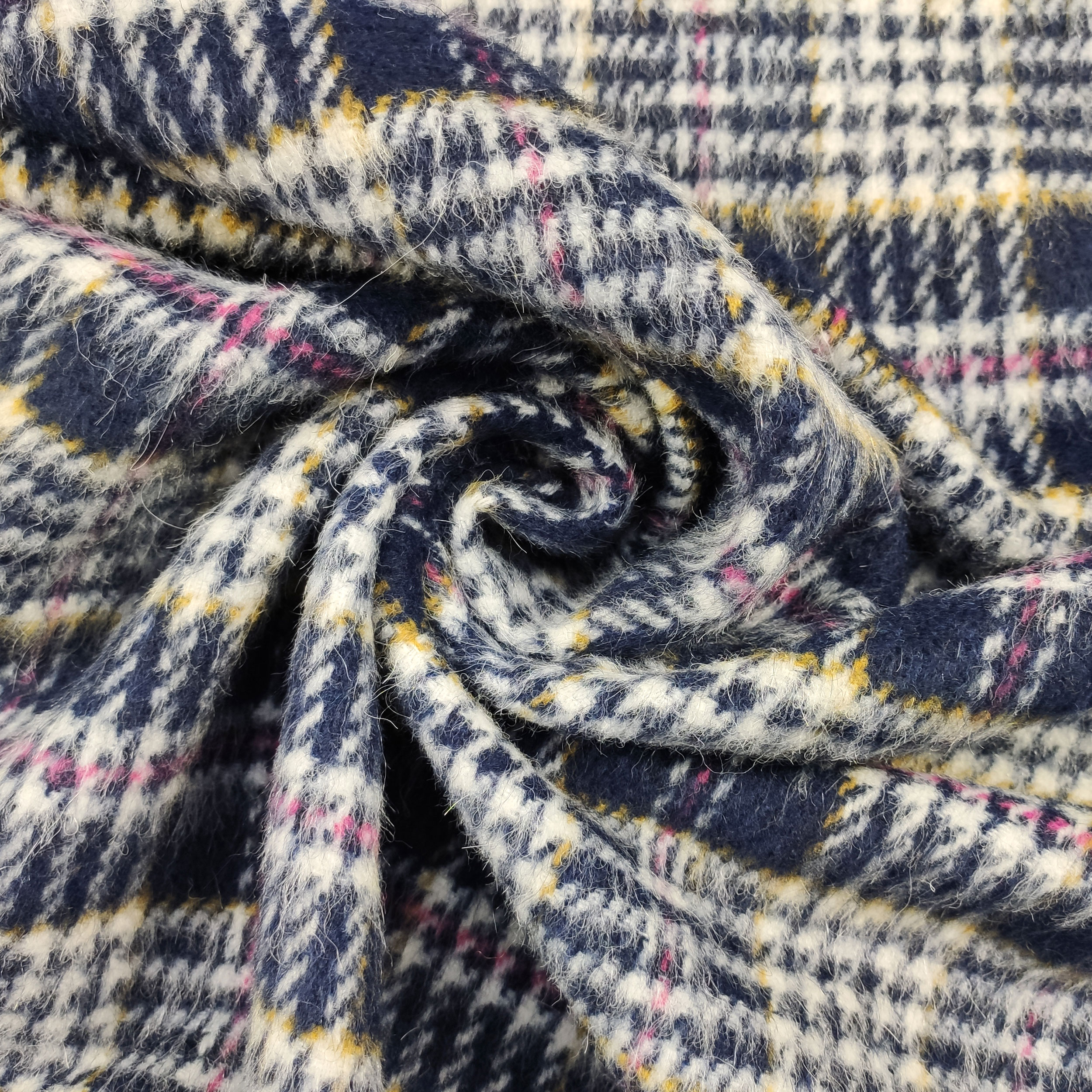 Mélange de laine écossaise bleu jaune et rose