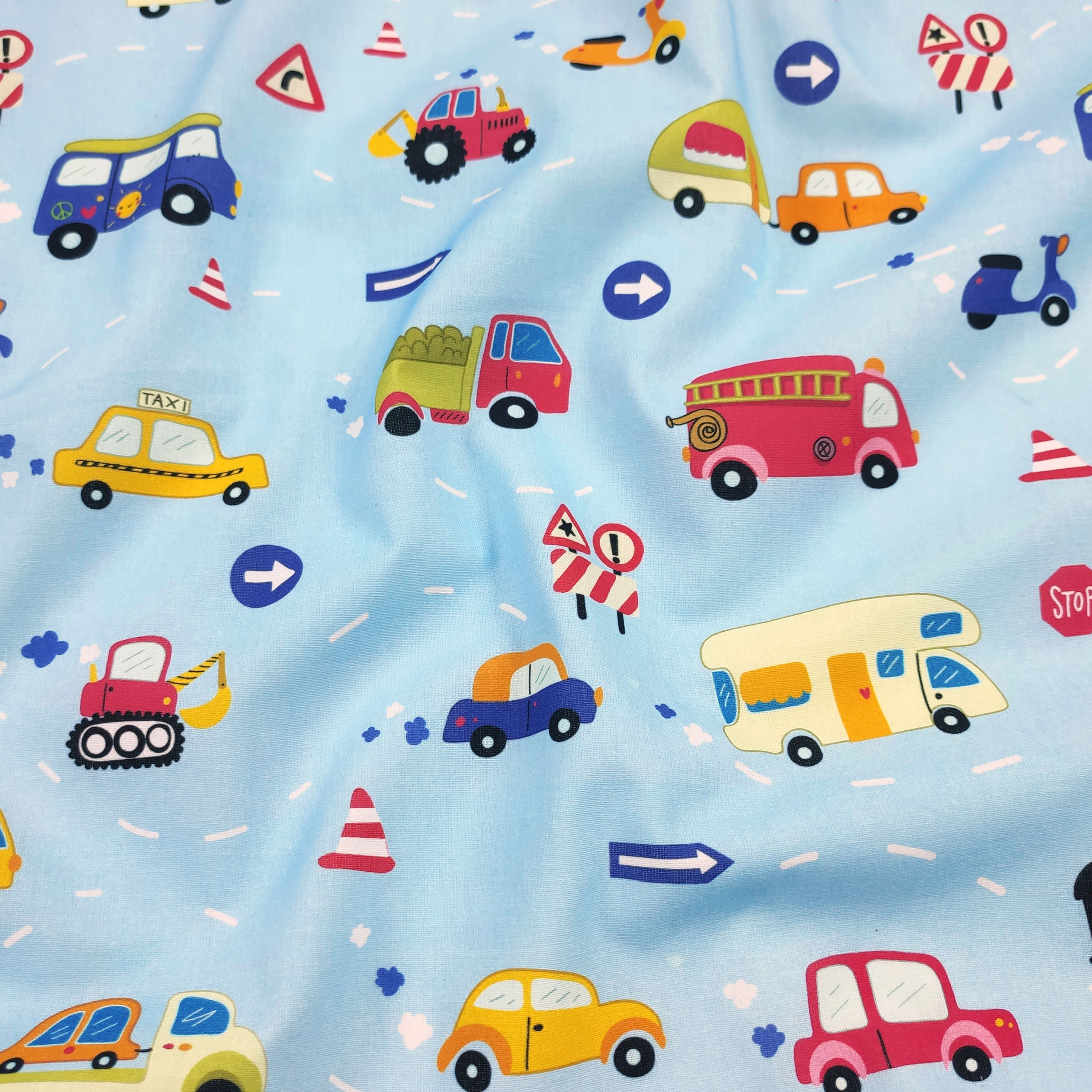 Découpe de coton Big Cars Fond bleu clair - Panini Fabrics 50x150 cm Image