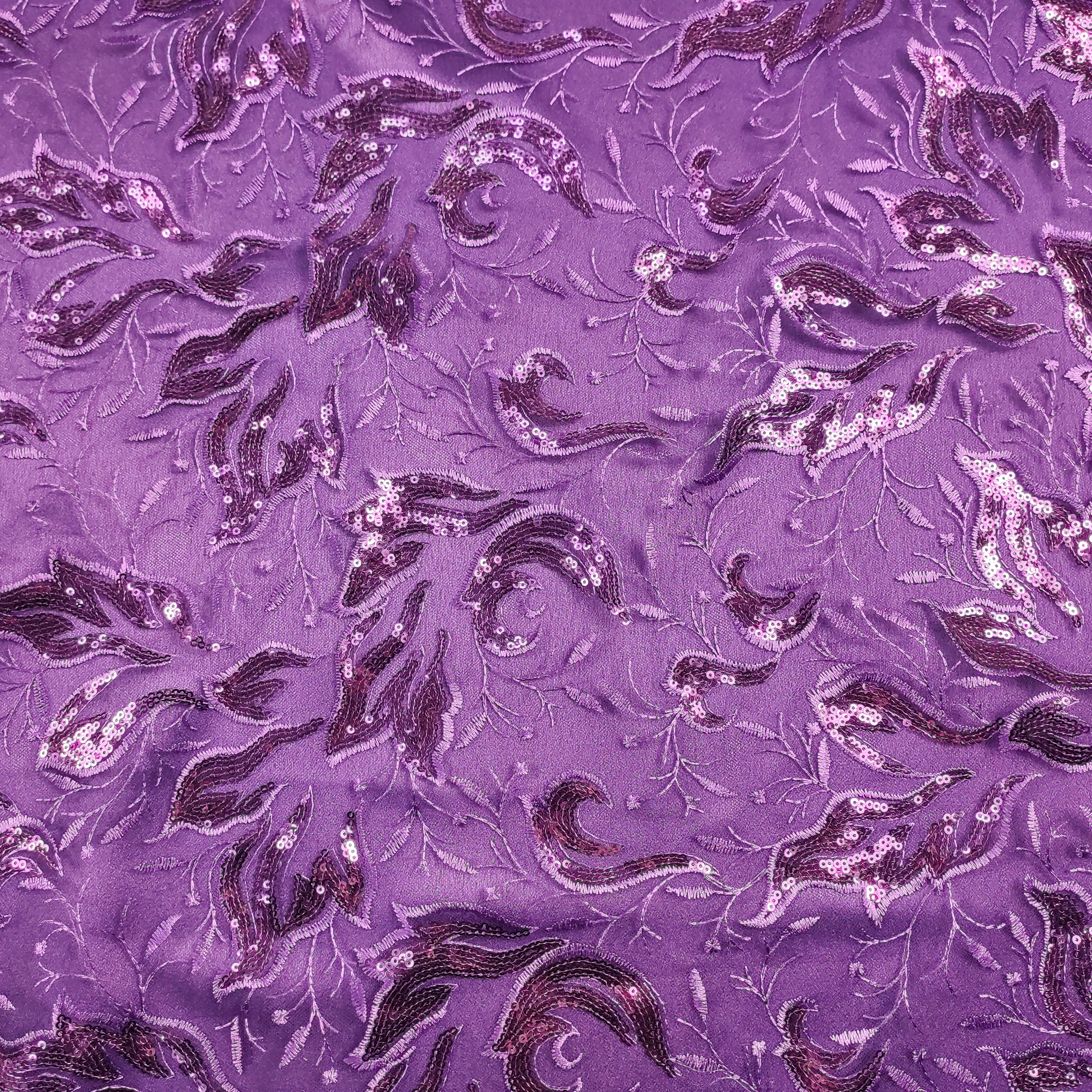 Feuilles de tulle brodées avec paillettes violet Image