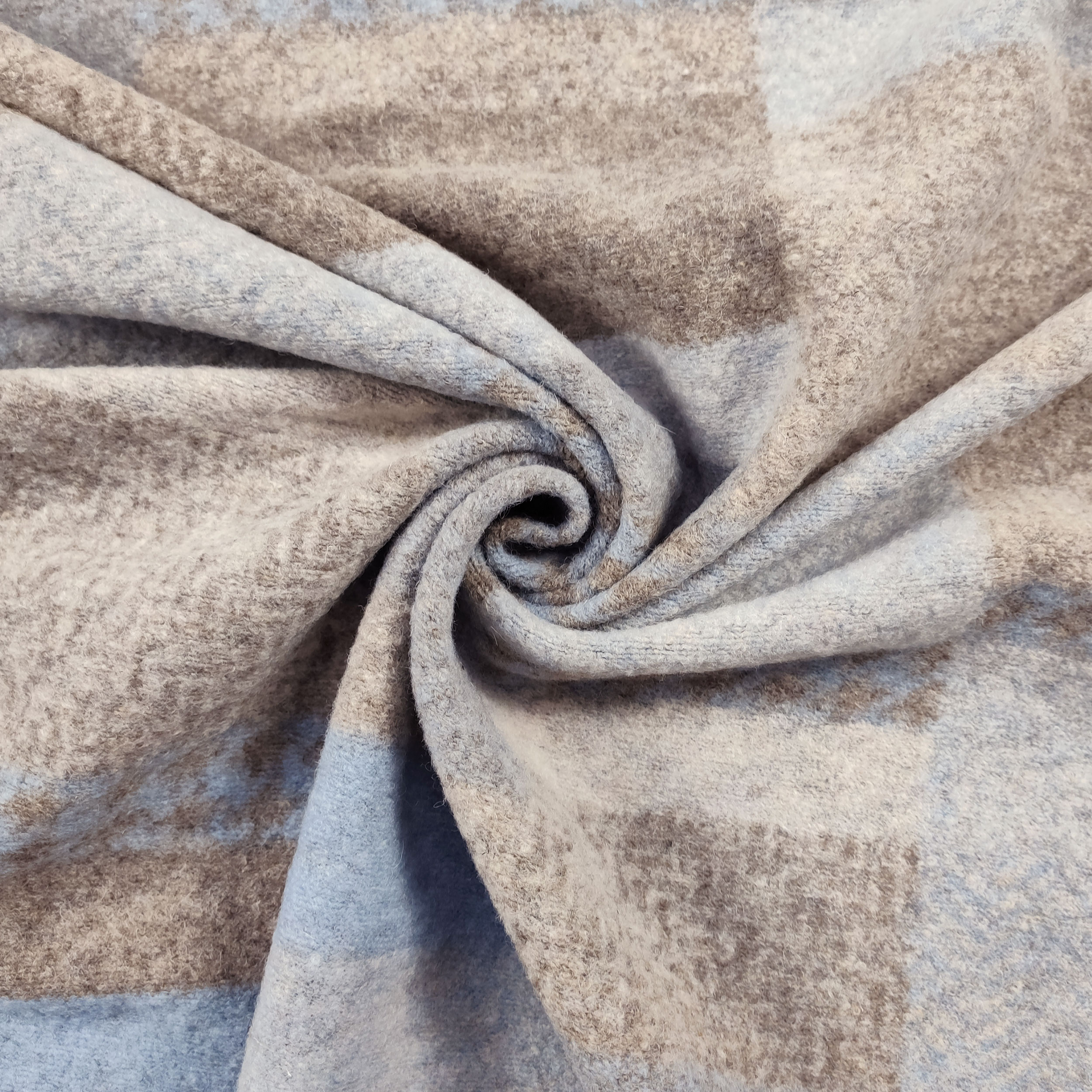 Tricot lourd élastique à carreaux beige et bleu clair