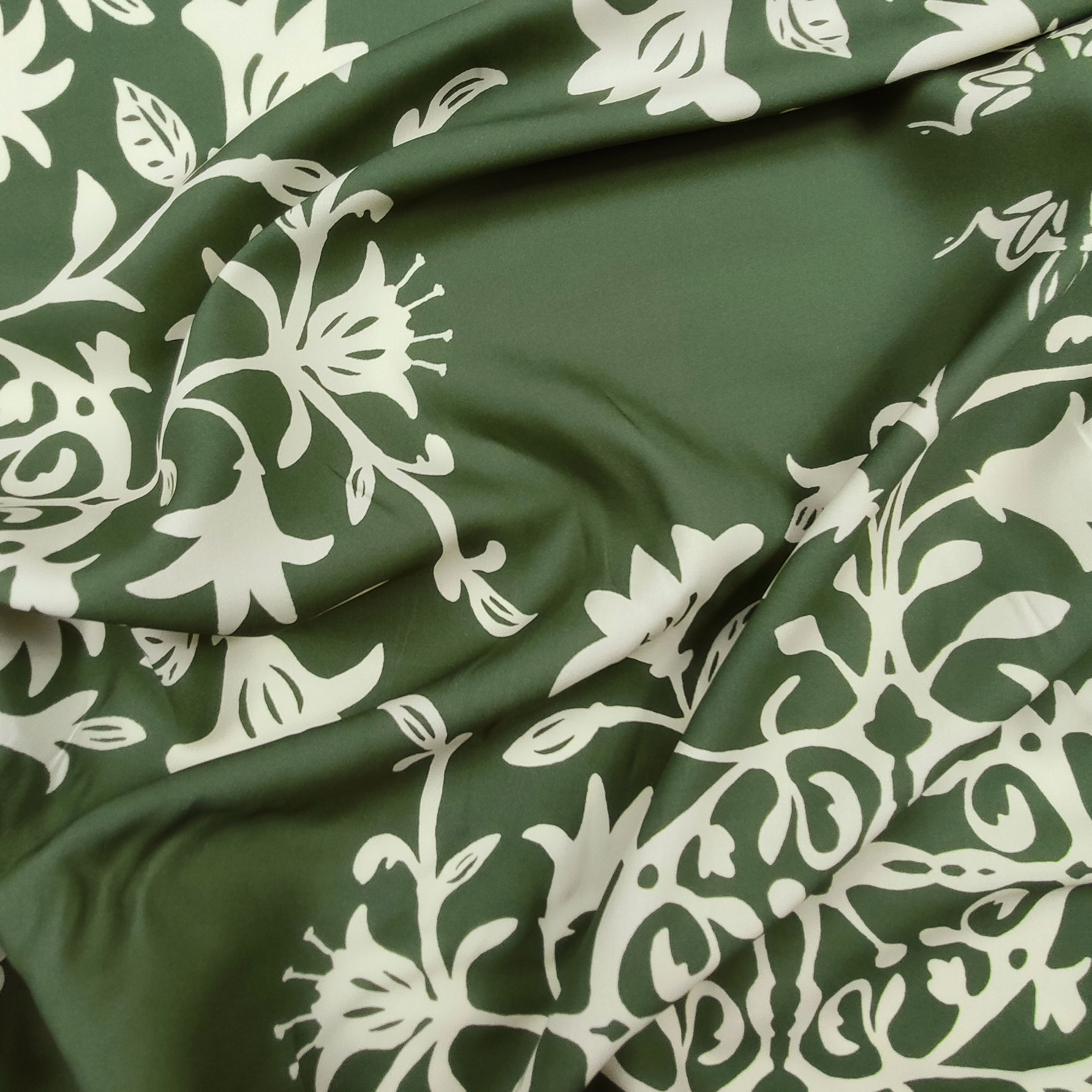 Fantaisie florale verte Satin de coton crème