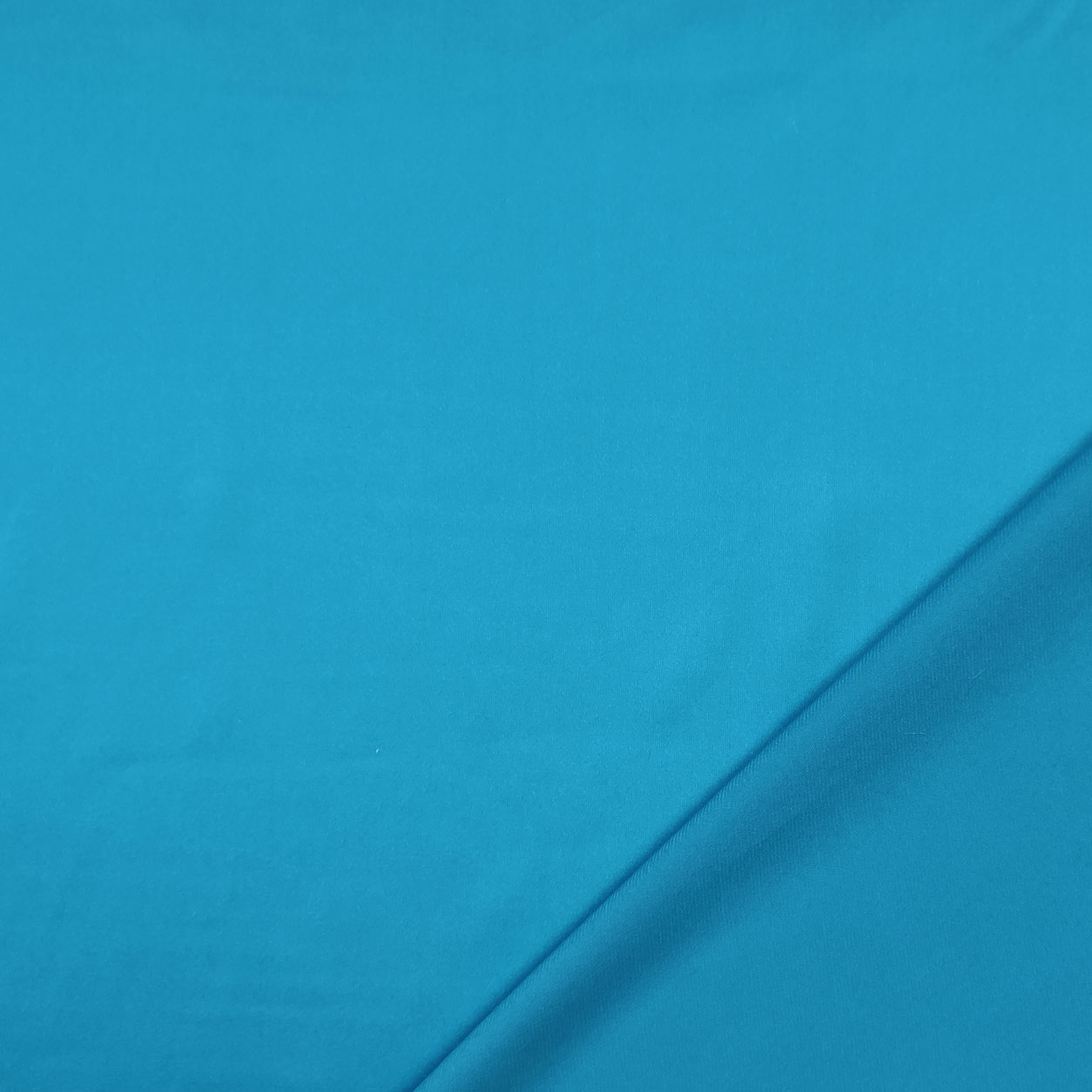 rasetto-effetto-seta-azzurro-piega