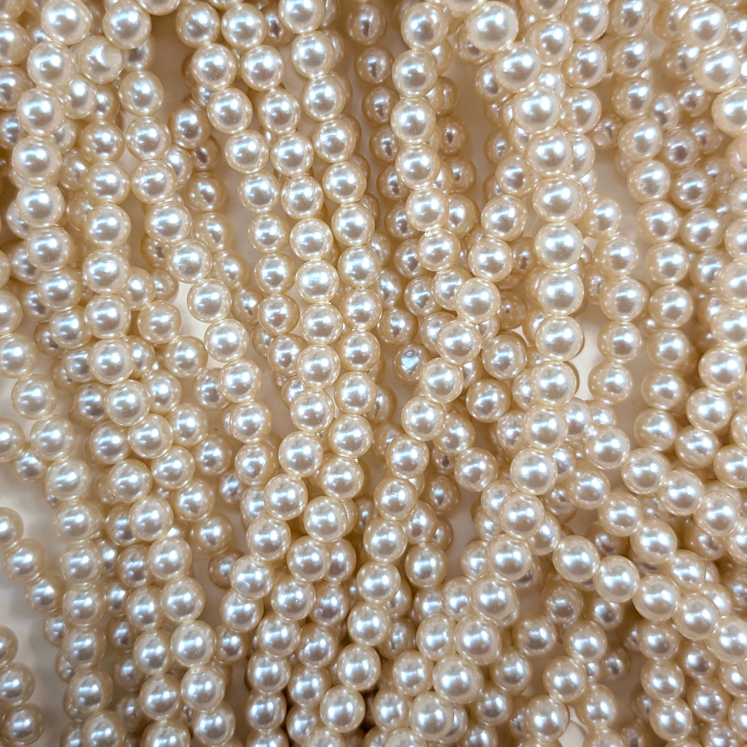 Collier de perles beiges Ø 0,8 cm Image