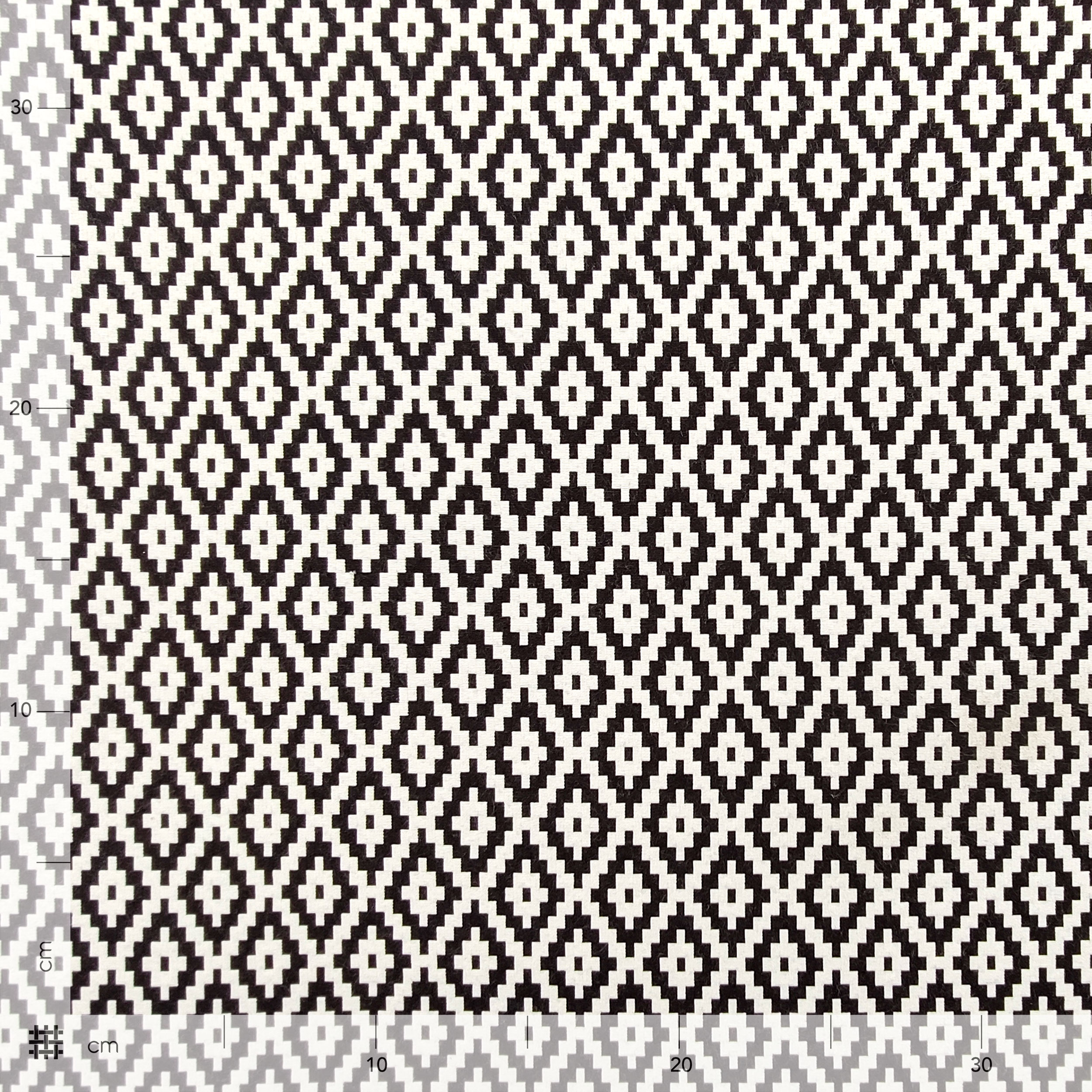 Tela étnica de alta costura en blanco y negro