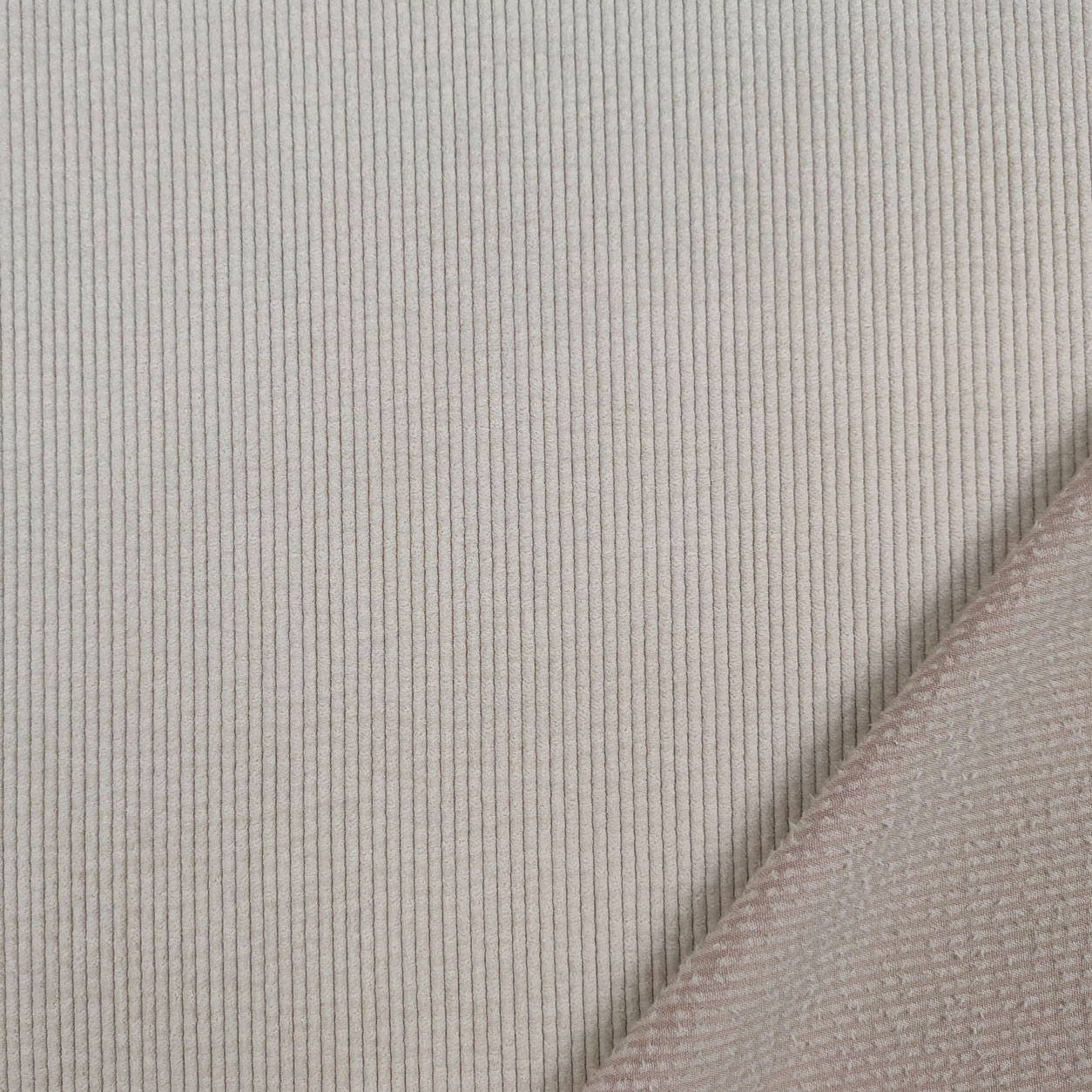 Tessuto-in-Velluto-a-coste-beige
