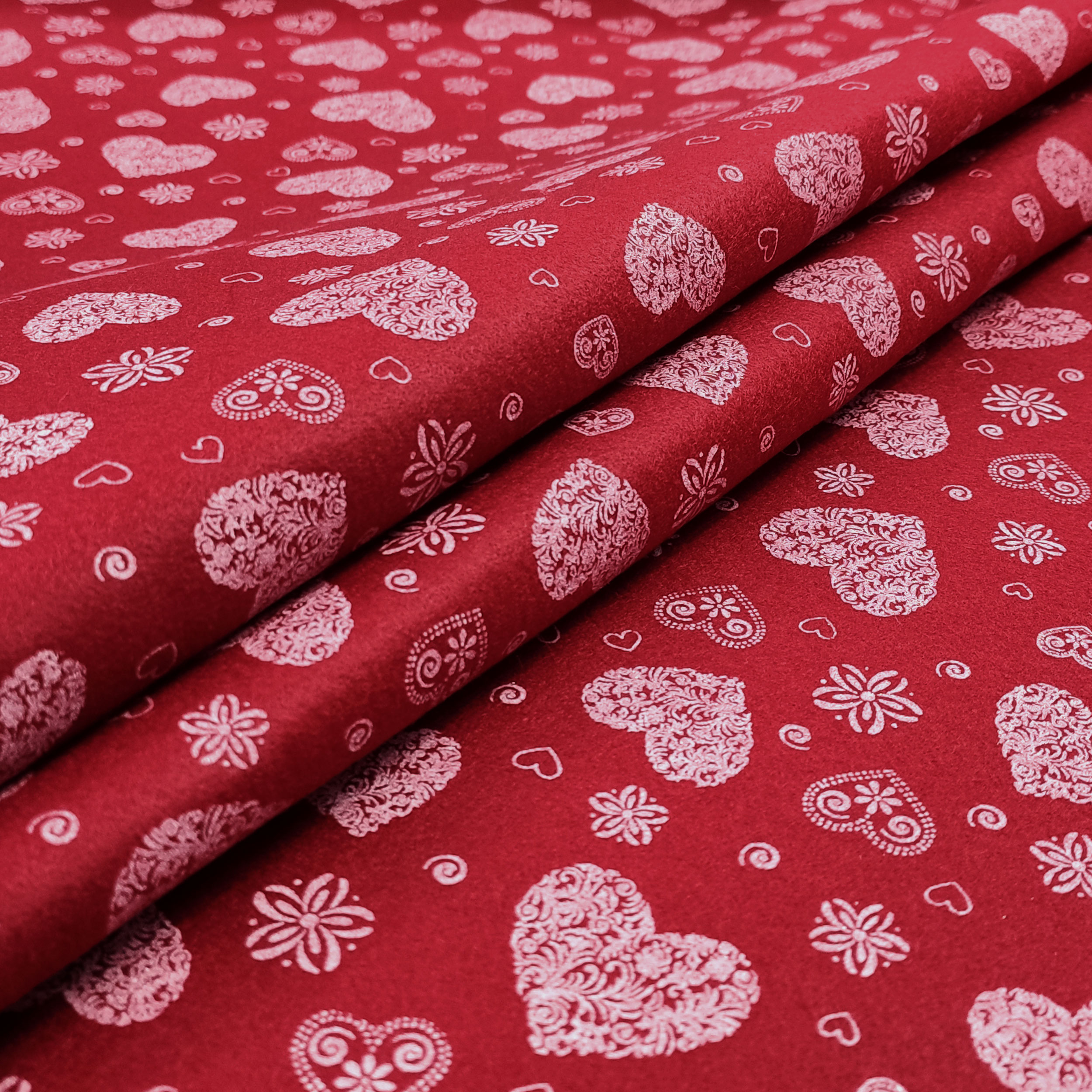 Pannolenci Background Bordeaux White Hearts