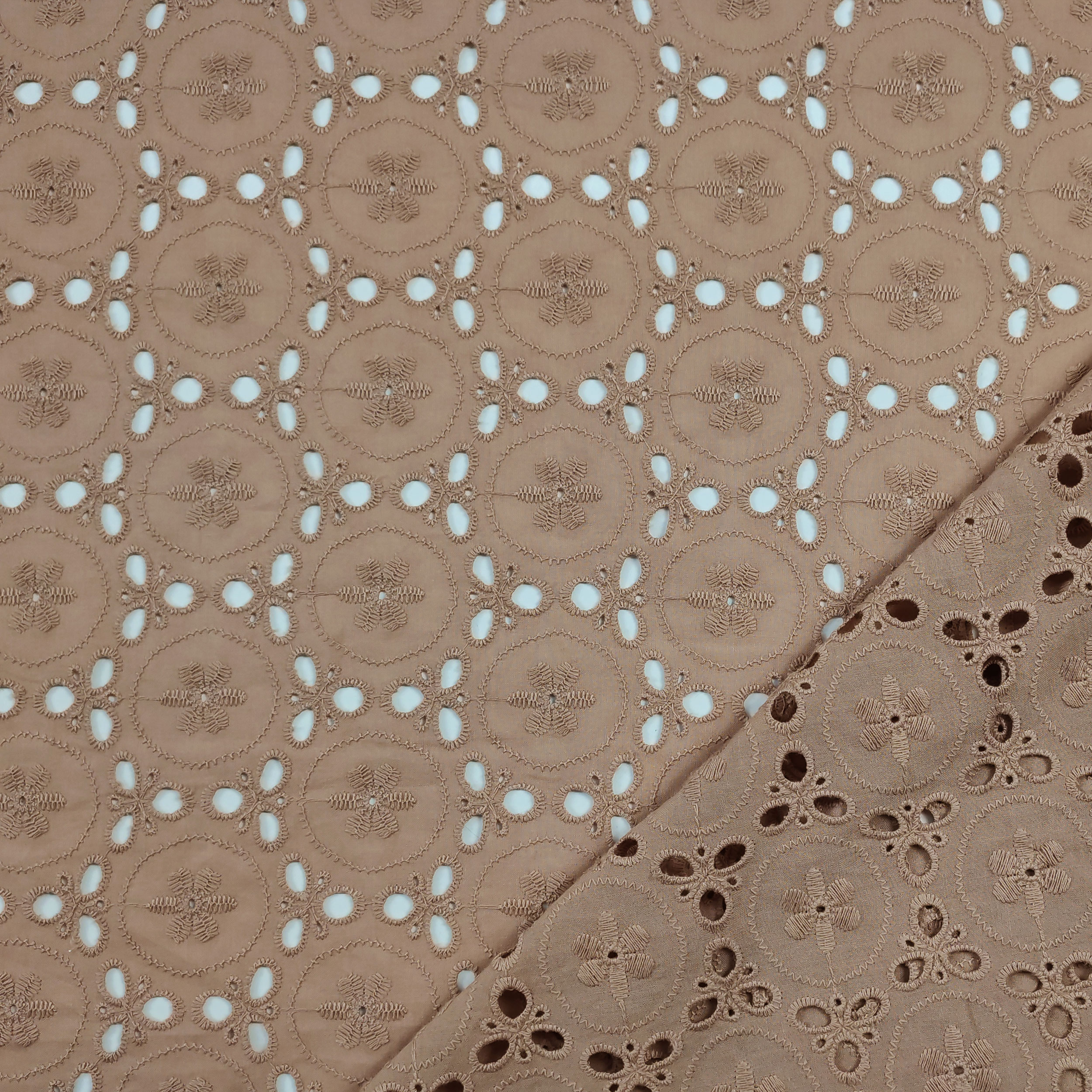 Tejido Sangallo Beige Doble Borde Bordado