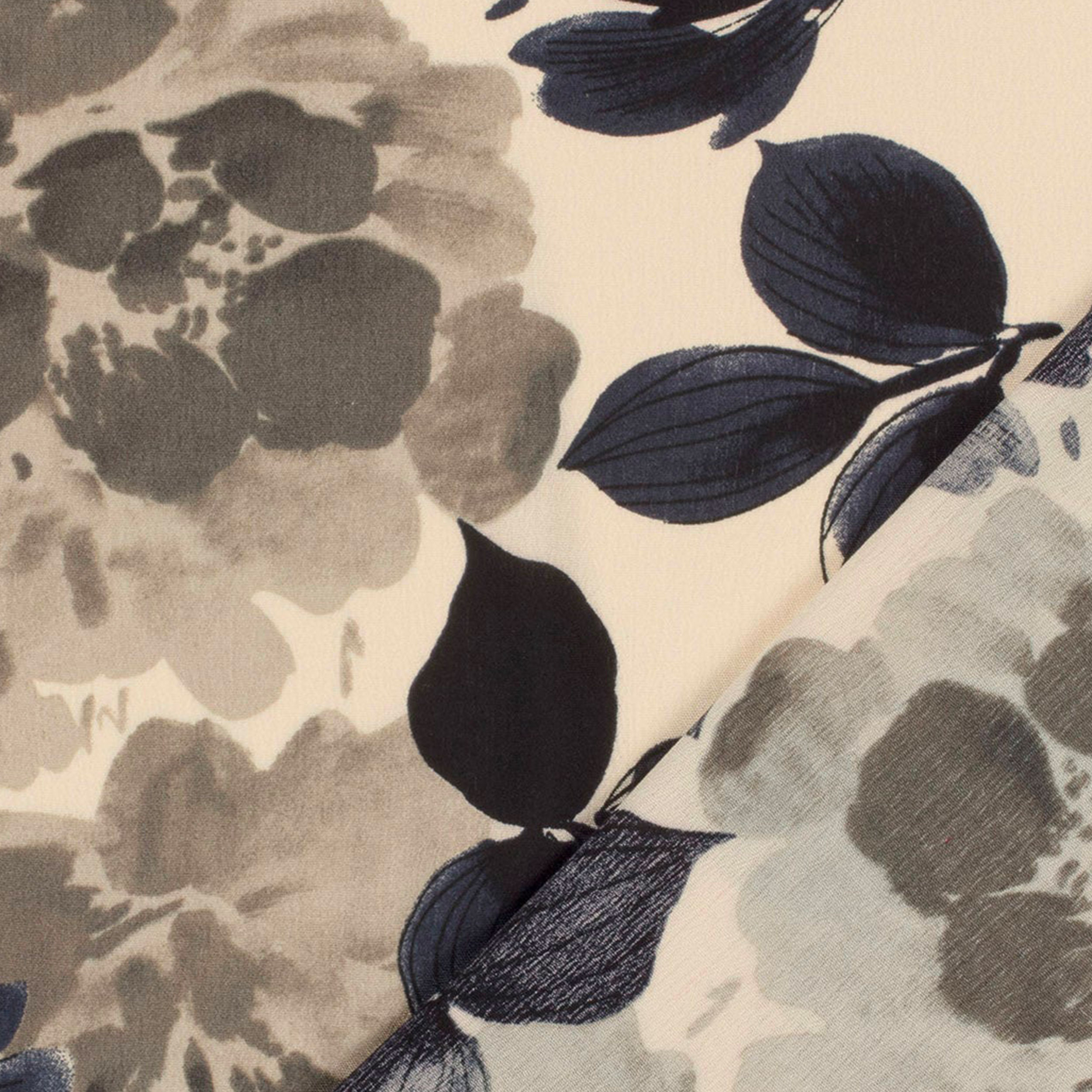 Crêpe main en viscose pure Fleurs de tourterelle Image