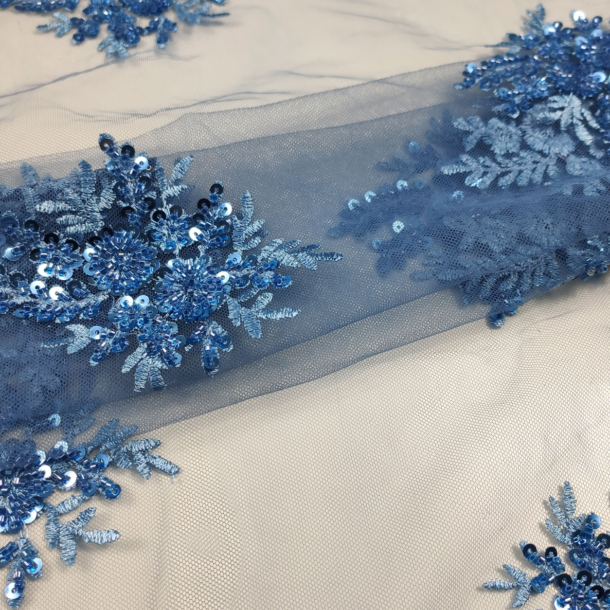  Doppelt bestickte Spitze mit Pailletten Hellblau