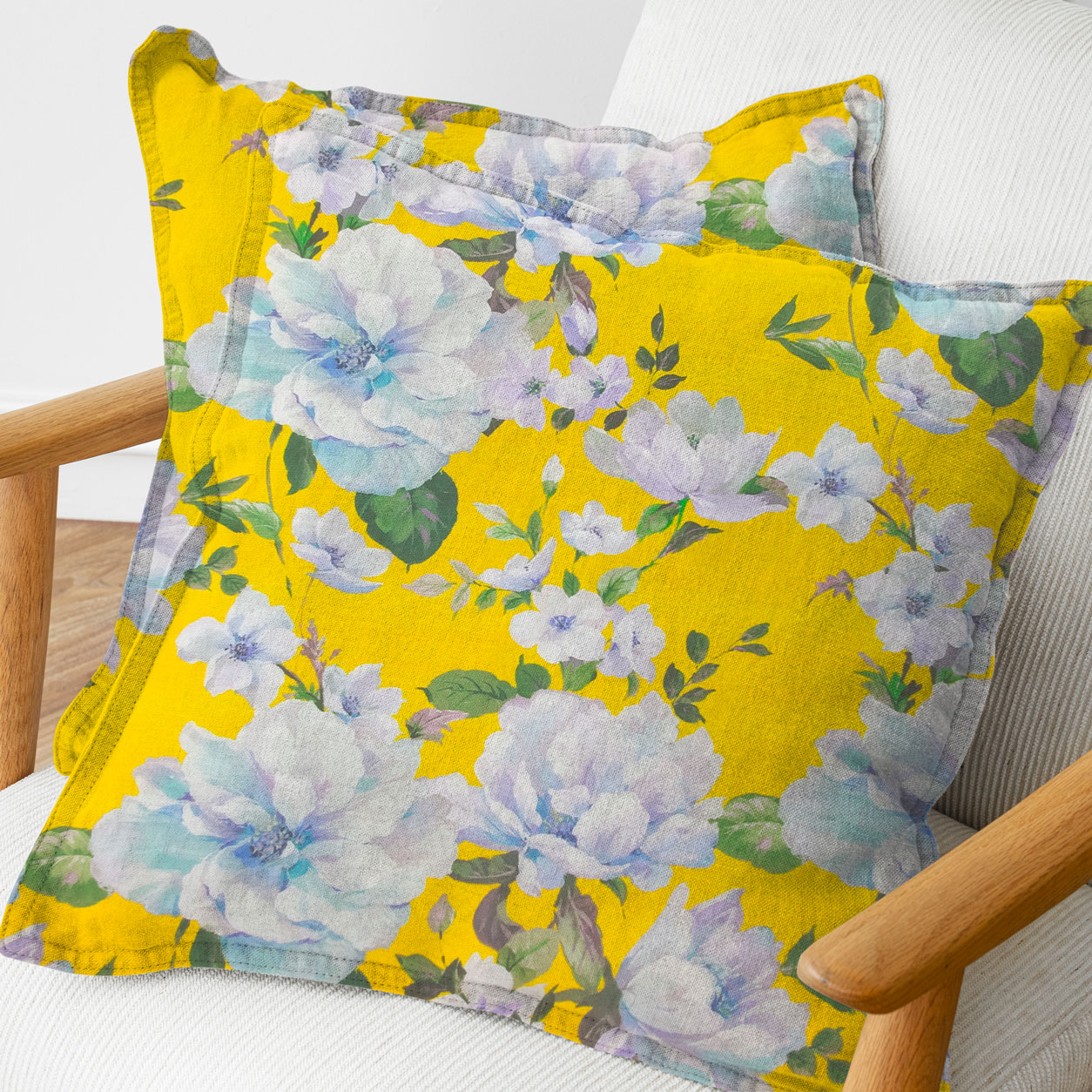 panama-tessuti-ambientazione-peonie-lilla-sfondo-giallo