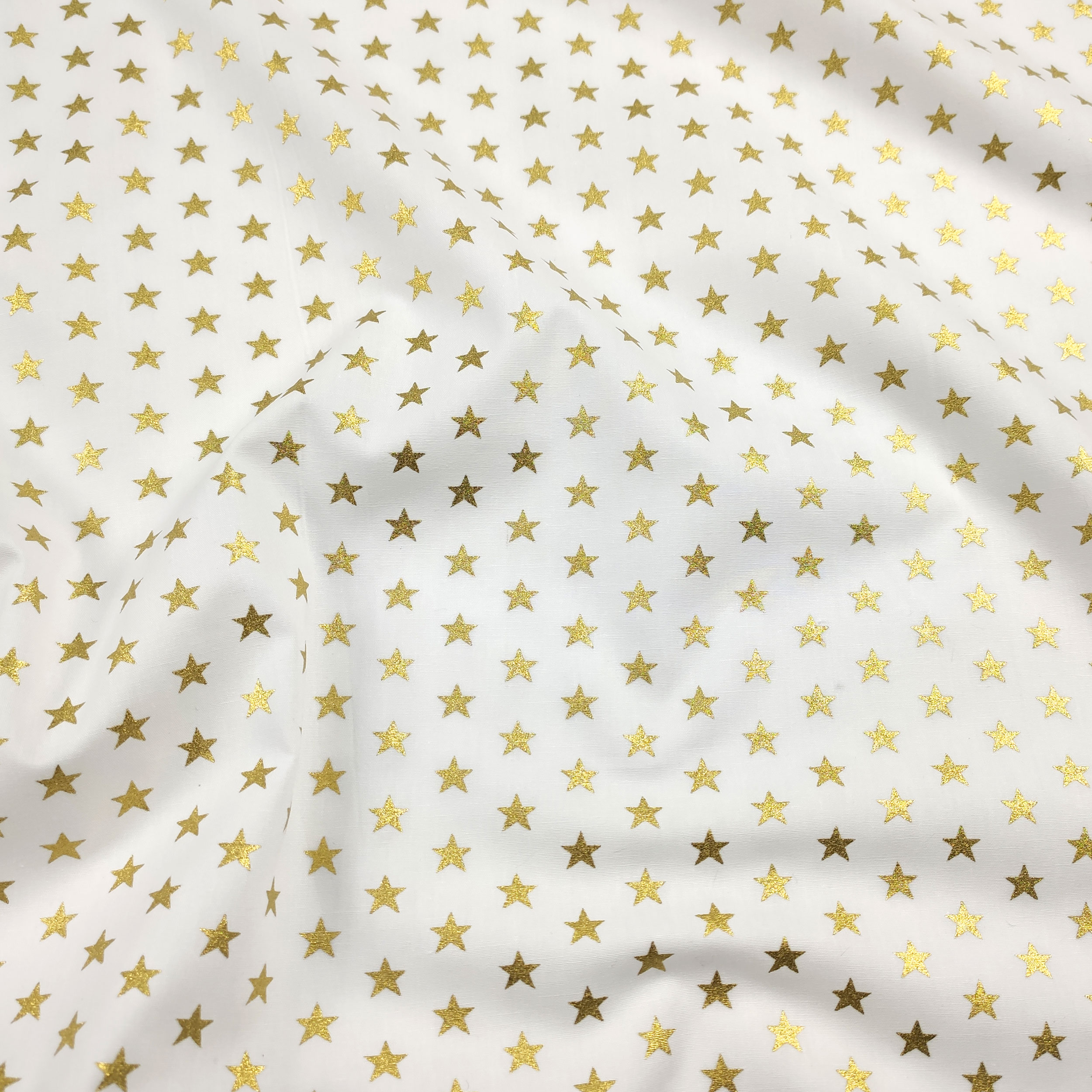 Tela de algodón Estrellas Lurex Fondo Dorado Blanco