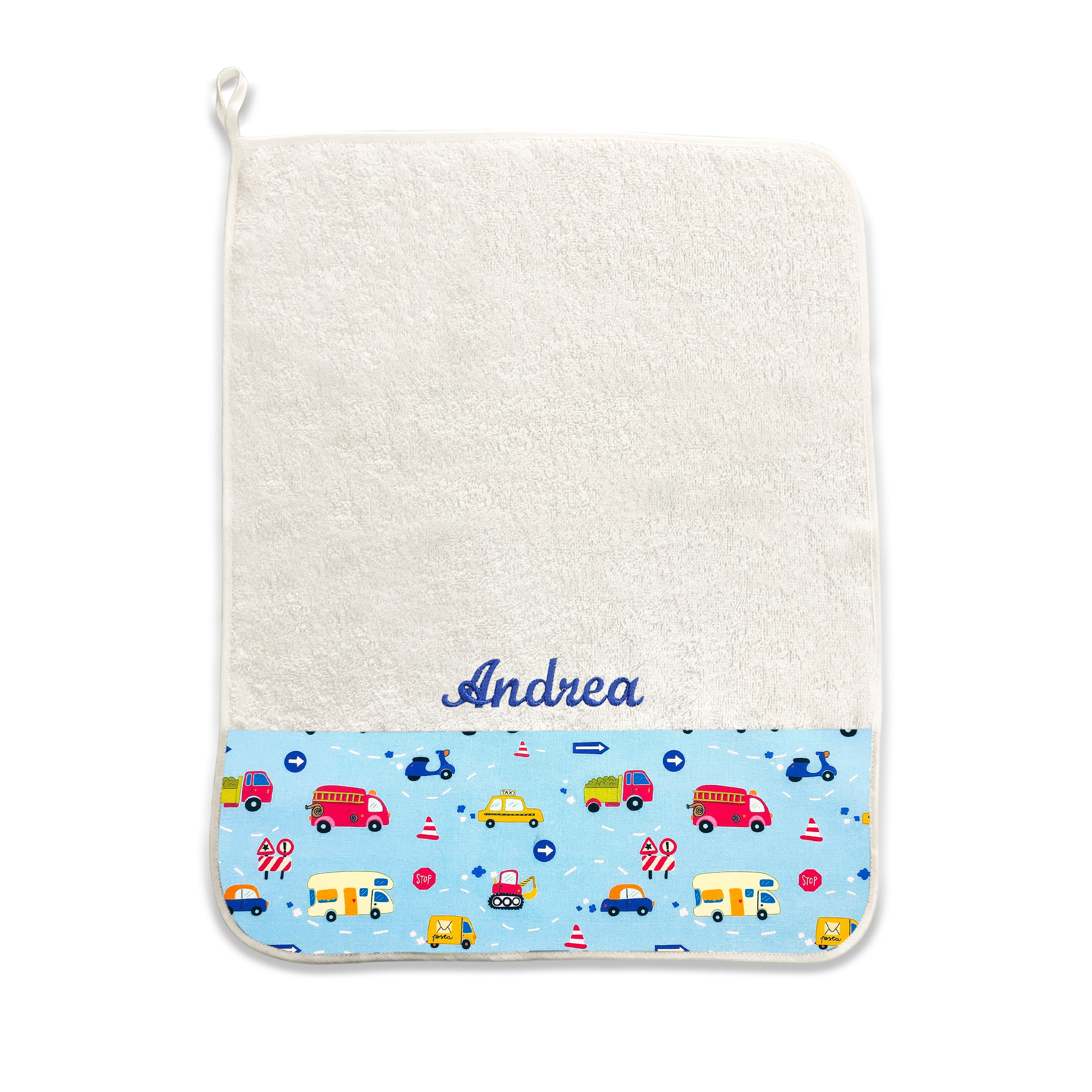 Serviette de bain pour voiture-jouet à fond bleu - Panini Fabrics Image
