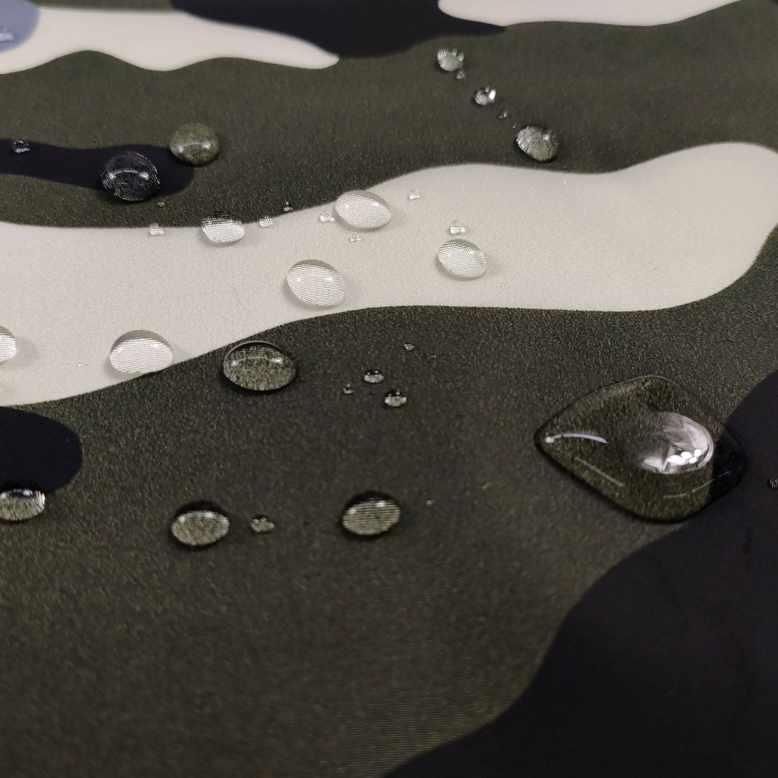 Toile imperméable camouflage multicolore