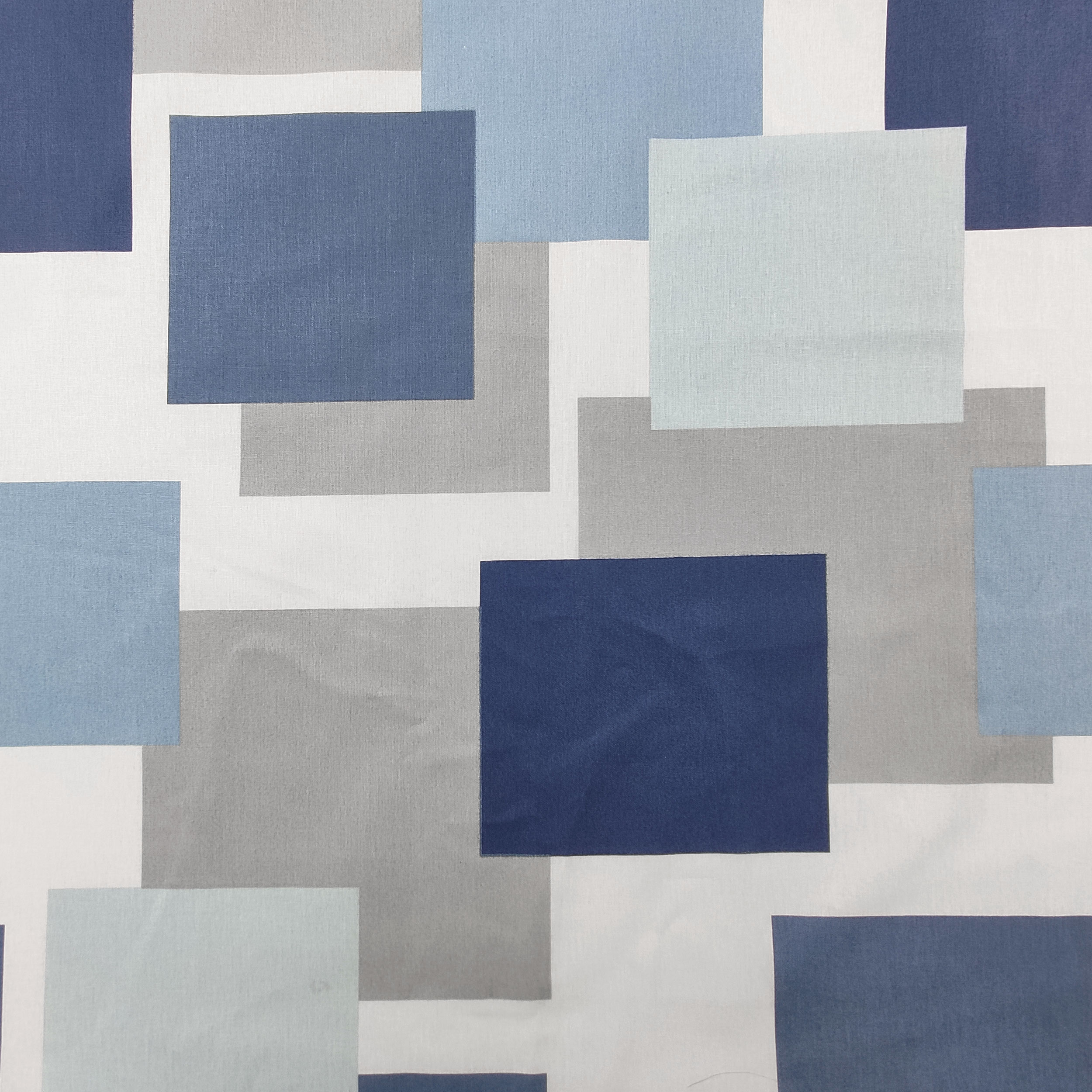 Blau und grau karierter Baumwollstoff