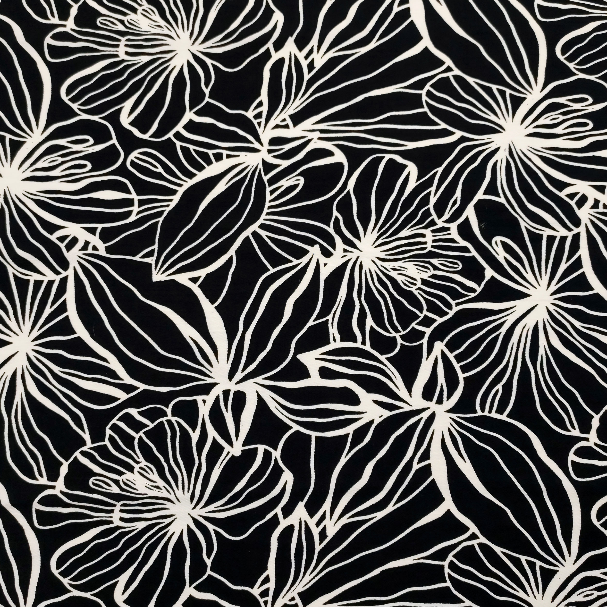 Mezcla de viscosa Grandes flores blancas Fondo negro
