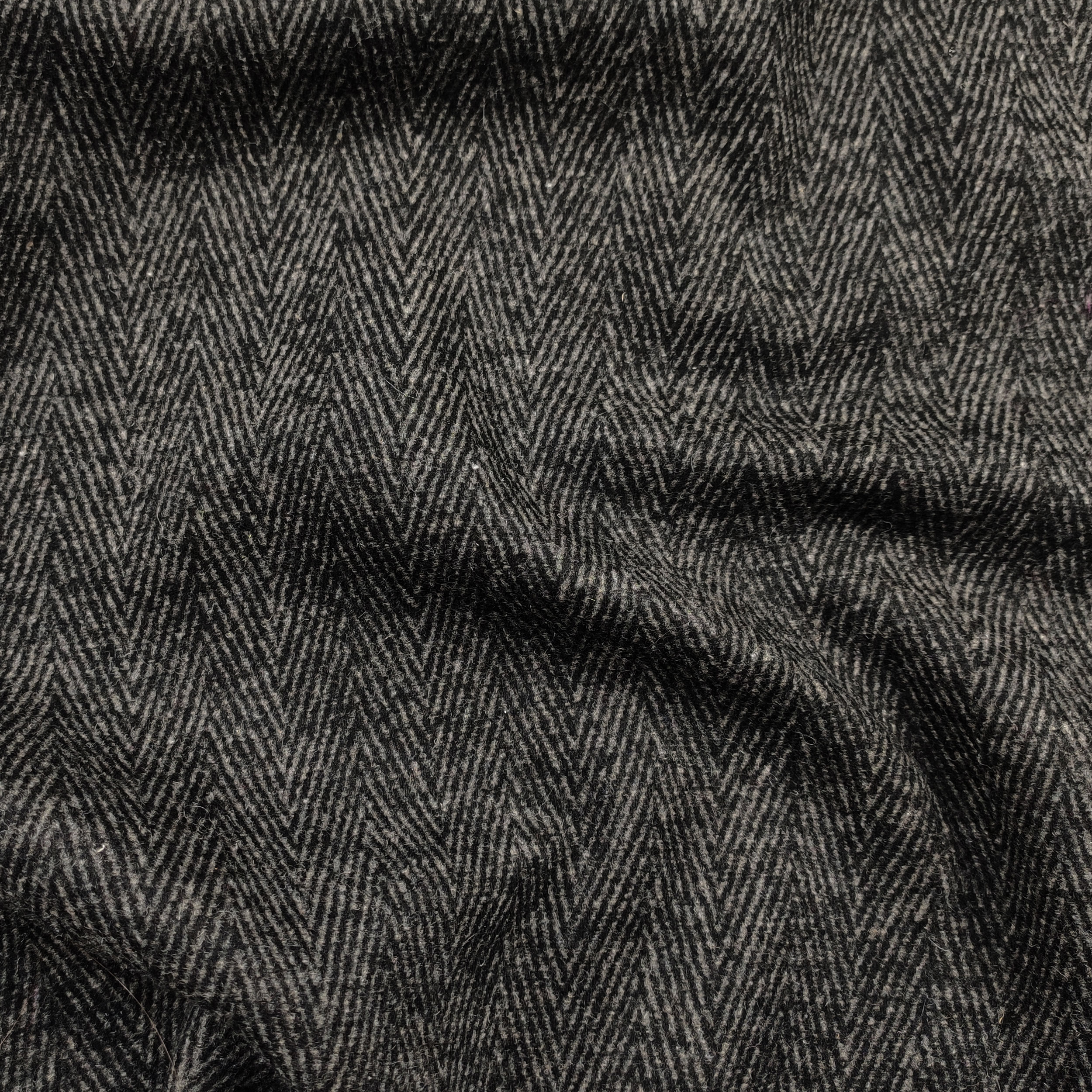 Tissu pour manteau à chevrons gris et noir
