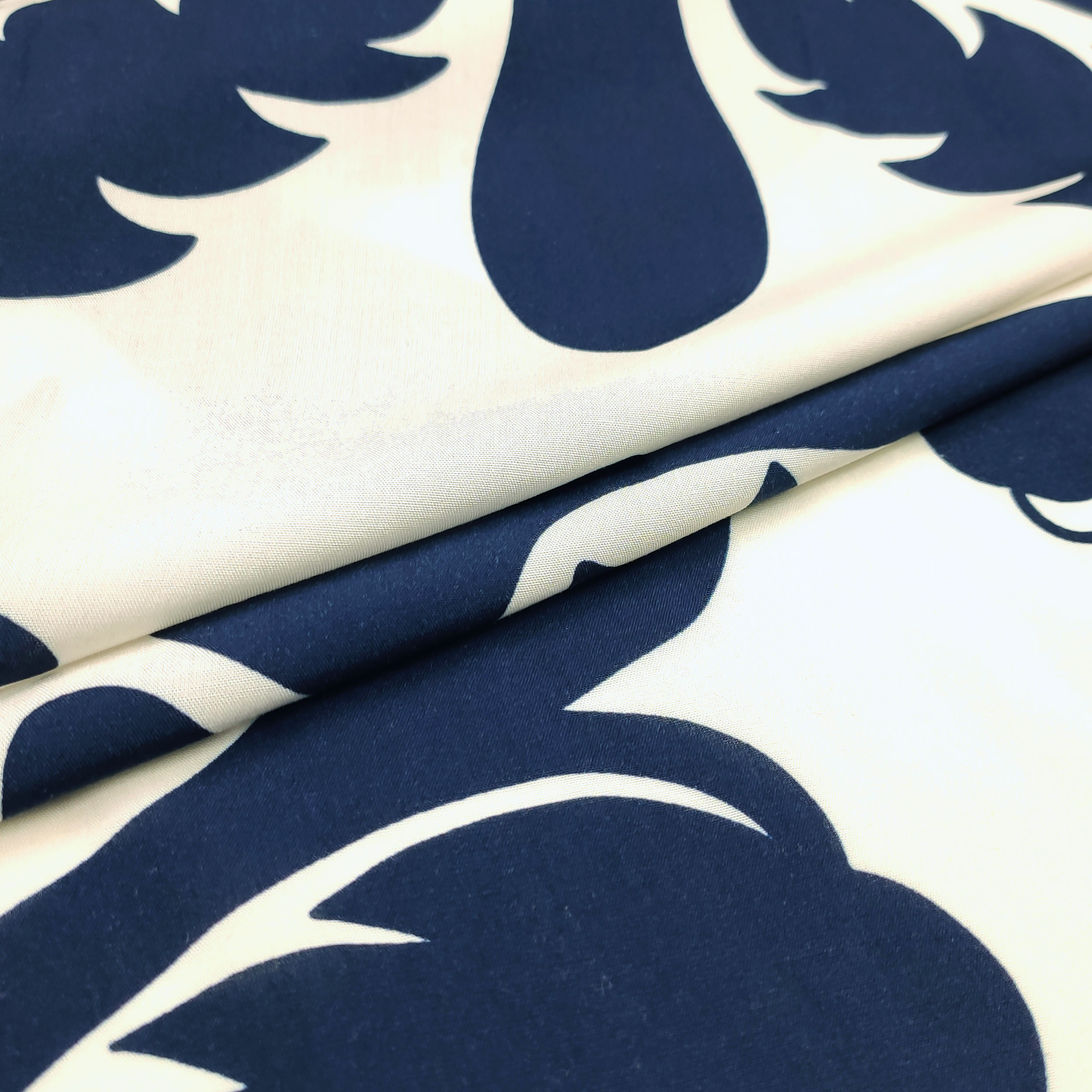Tissu de coton Arabesc Fantaisie bleue et rouge