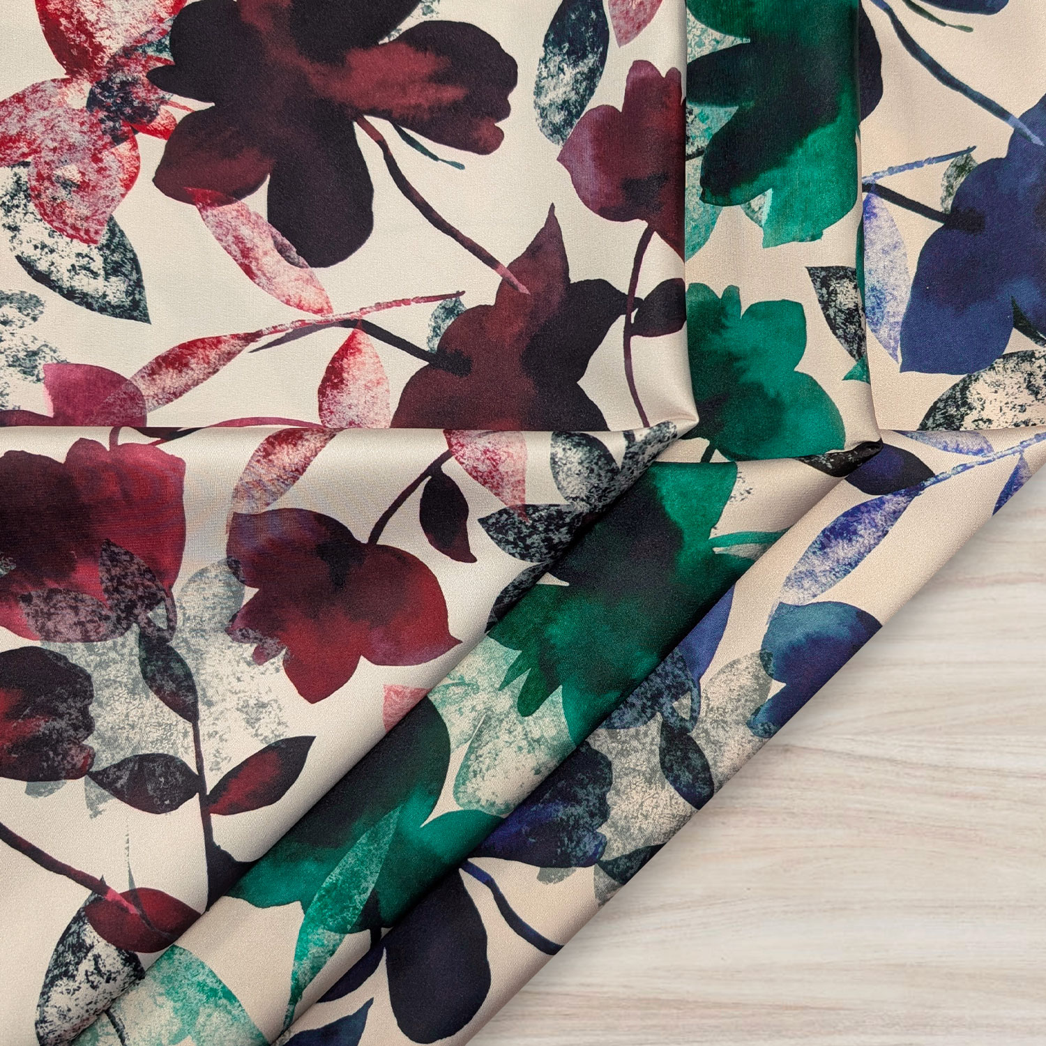 Ensemble de satin haute couture fleurs bleues Image