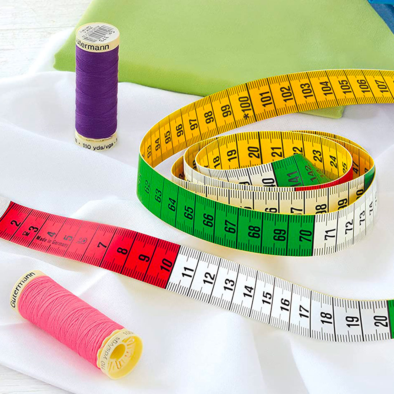 Gutermann Overlock 10 bobinas con cinta métrica de sastre