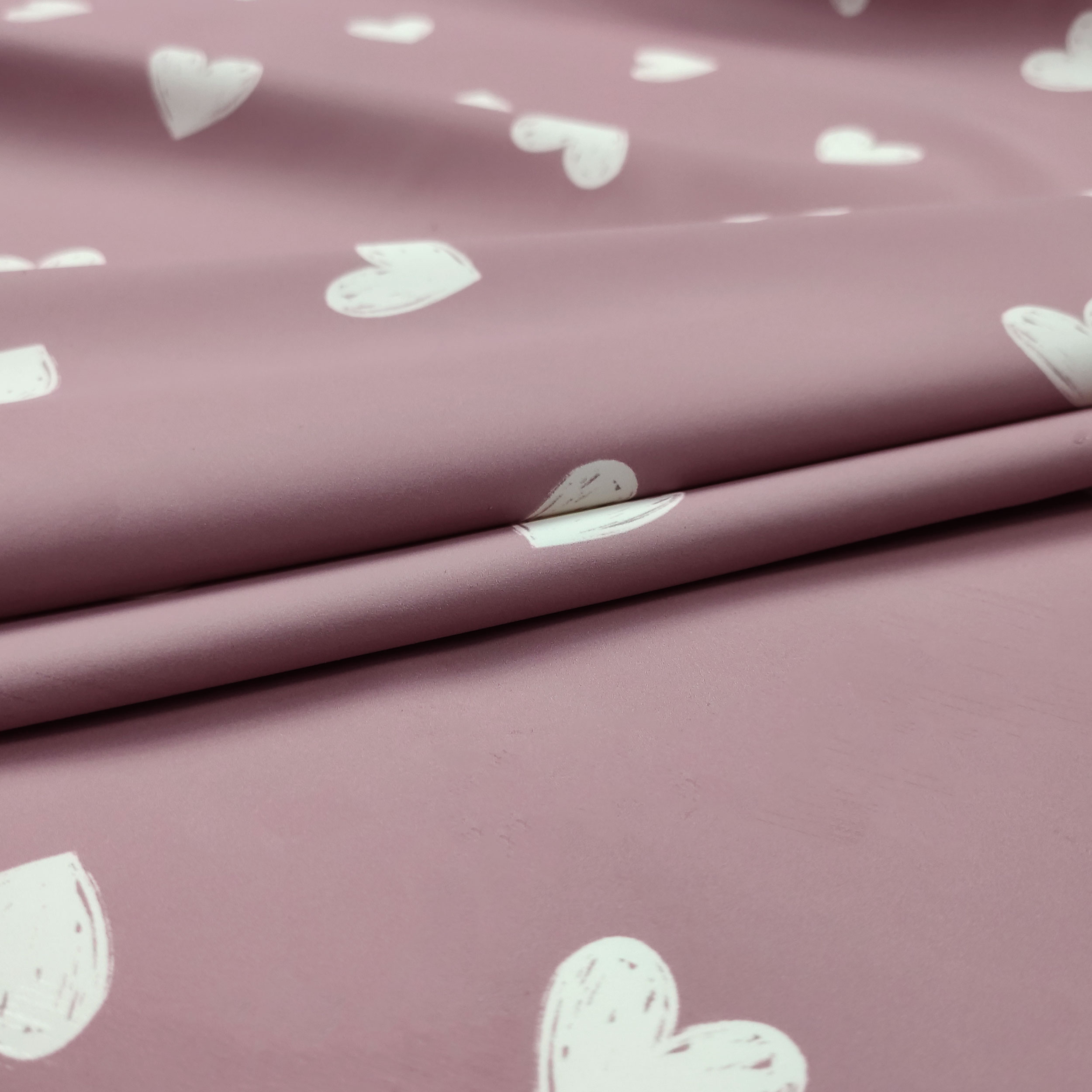 Mackintosh Fantasy White Hearts Pink Background