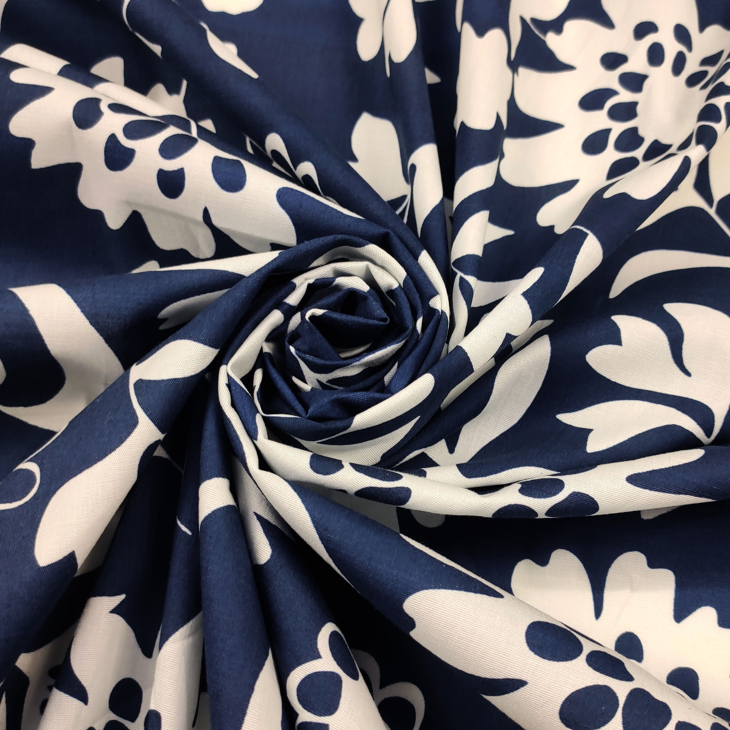 Baumwollstoff Weiße Blumen Blauer Hintergrund