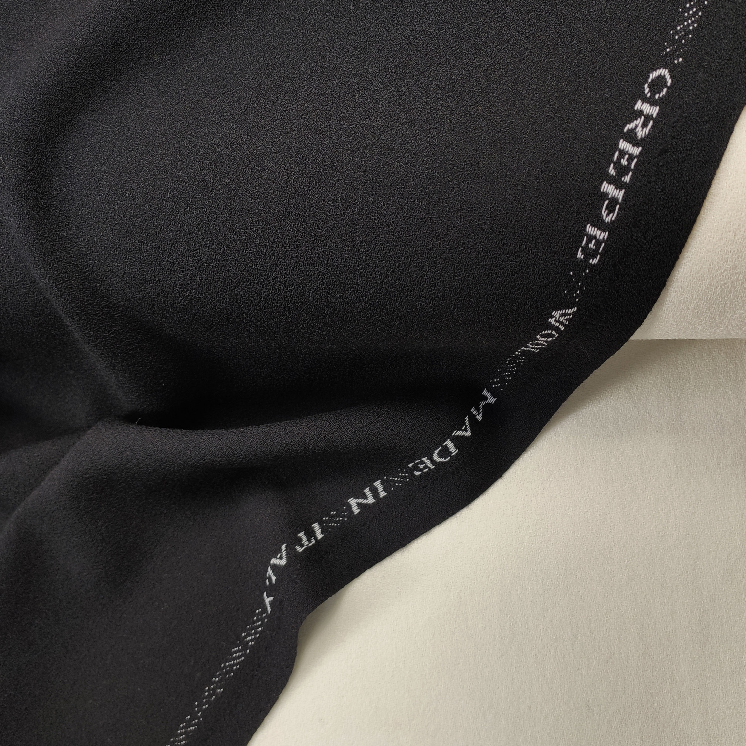 Handkrepp aus reiner Wolle Schwarz