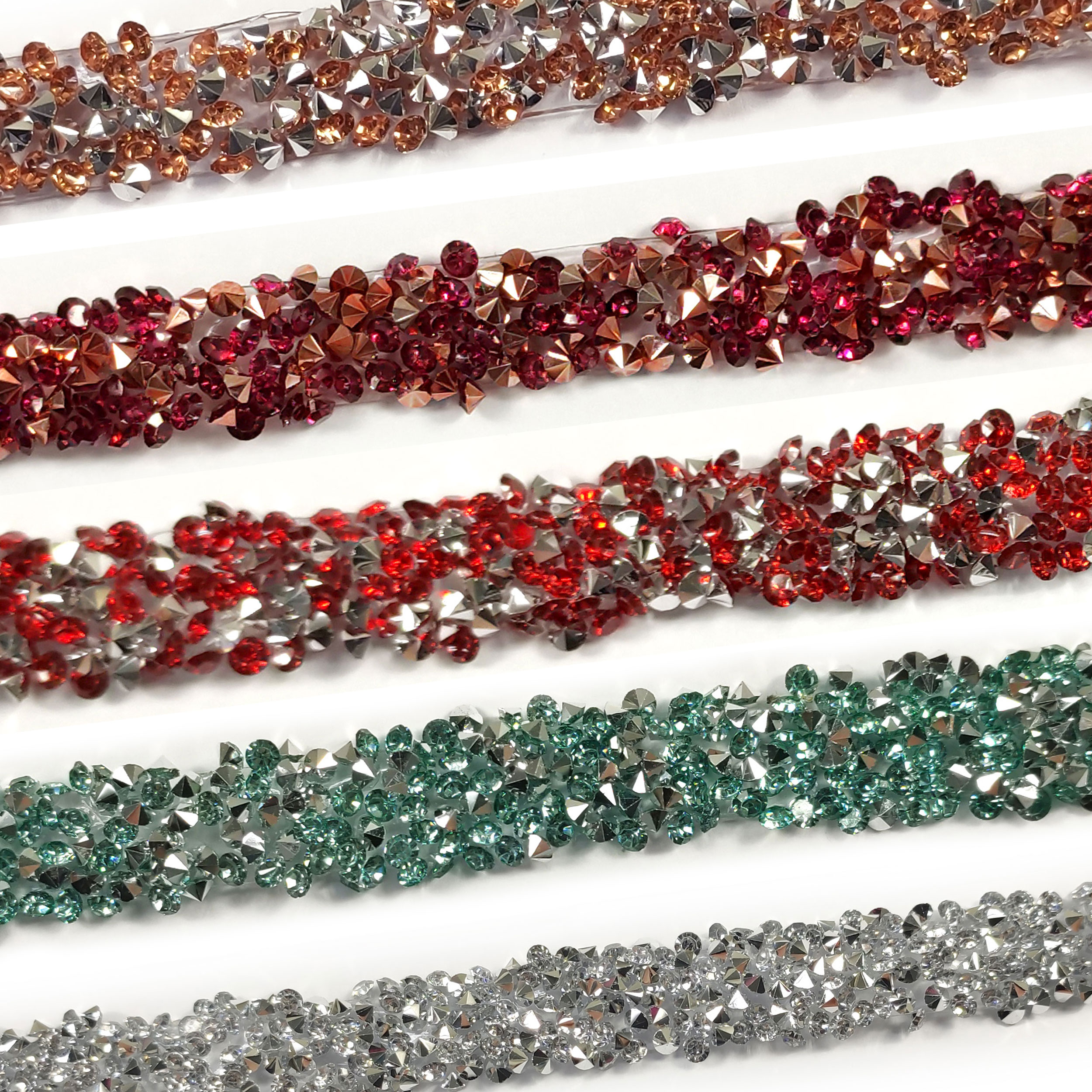 Garnitures thermoadhésives en perles et strass de type Swarovski Image