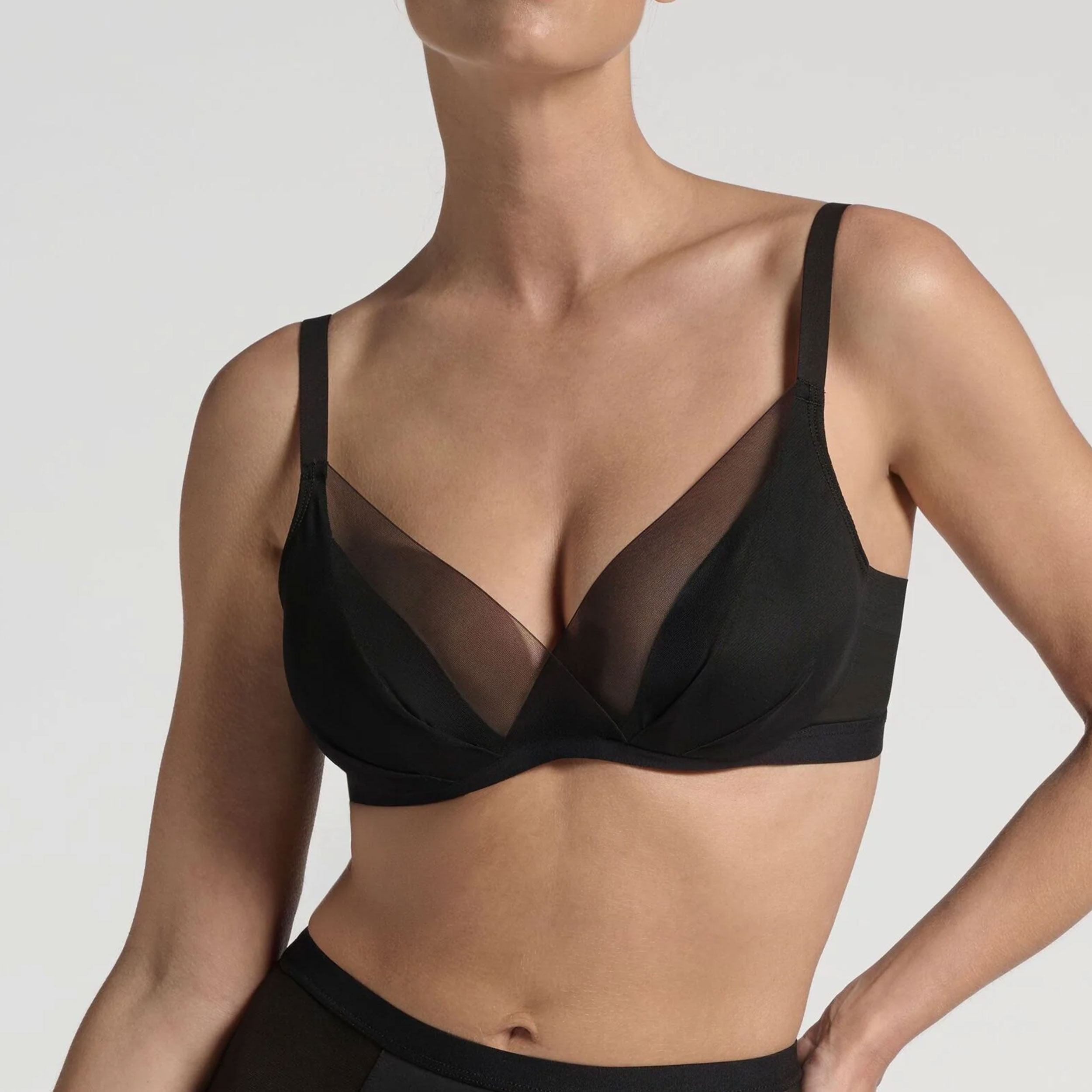 Lepel Underwired Bra with ‘Magic Cross’ Design – Black  Image