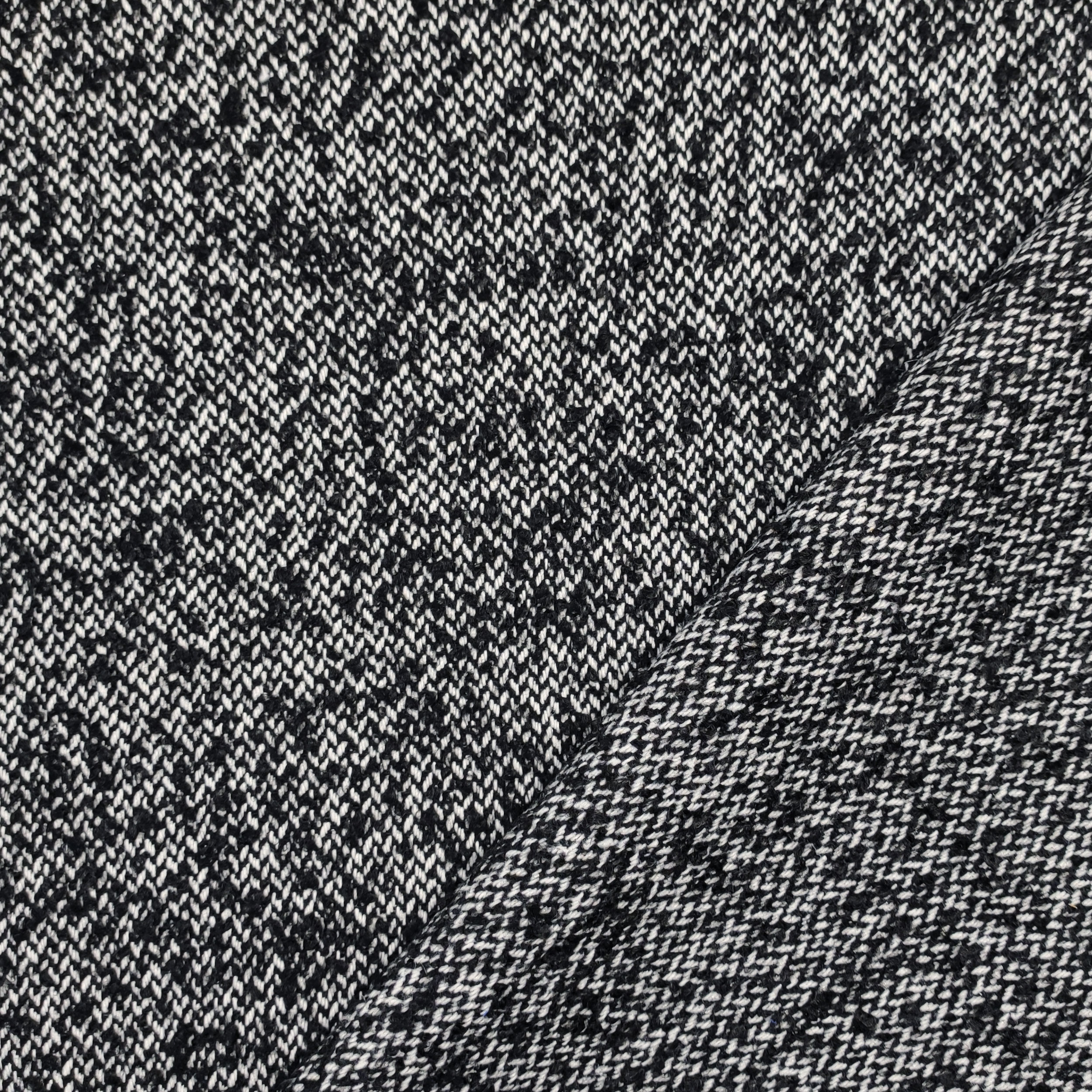 Manteau à chevrons noir et blanc