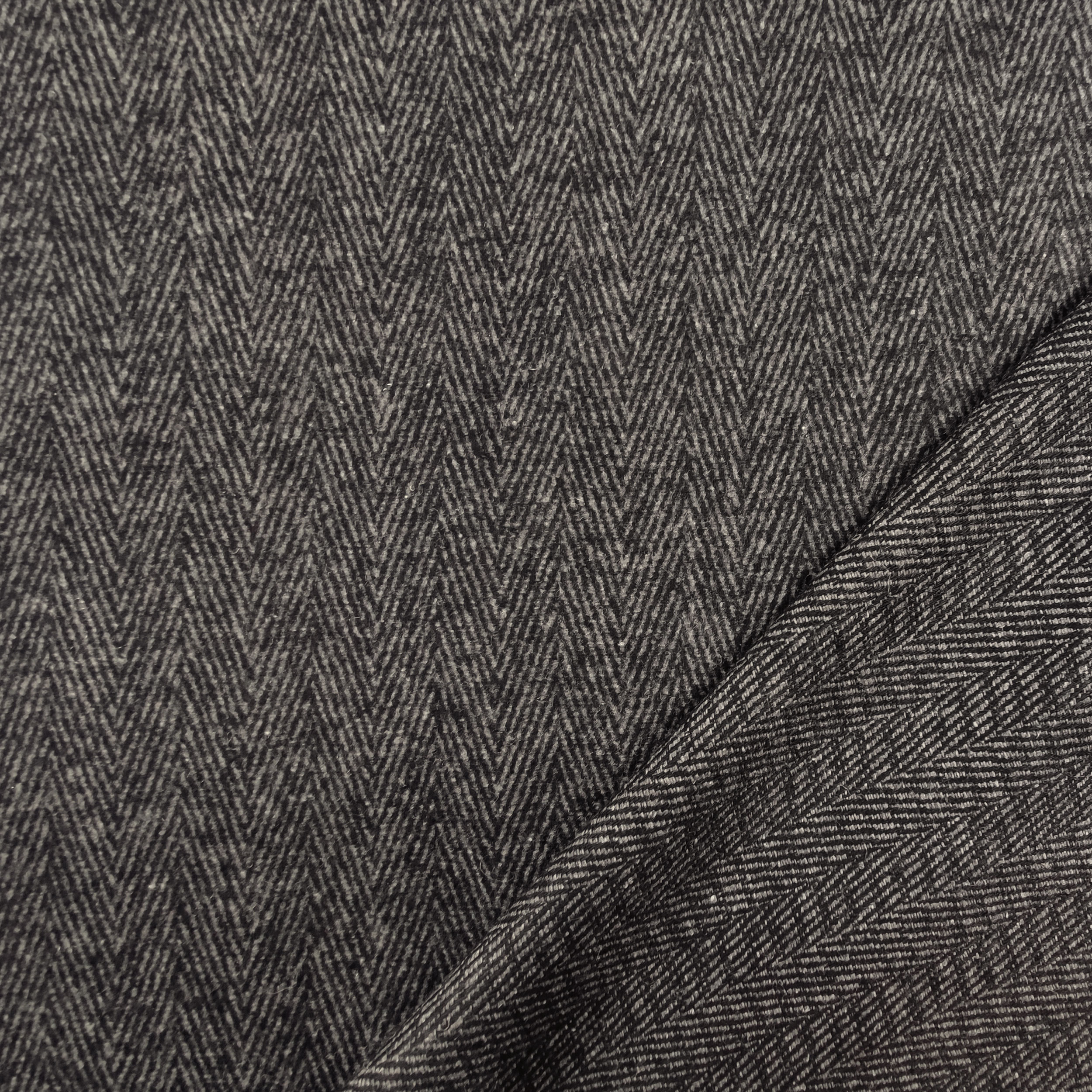 Tissu pour manteau à chevrons gris et noir